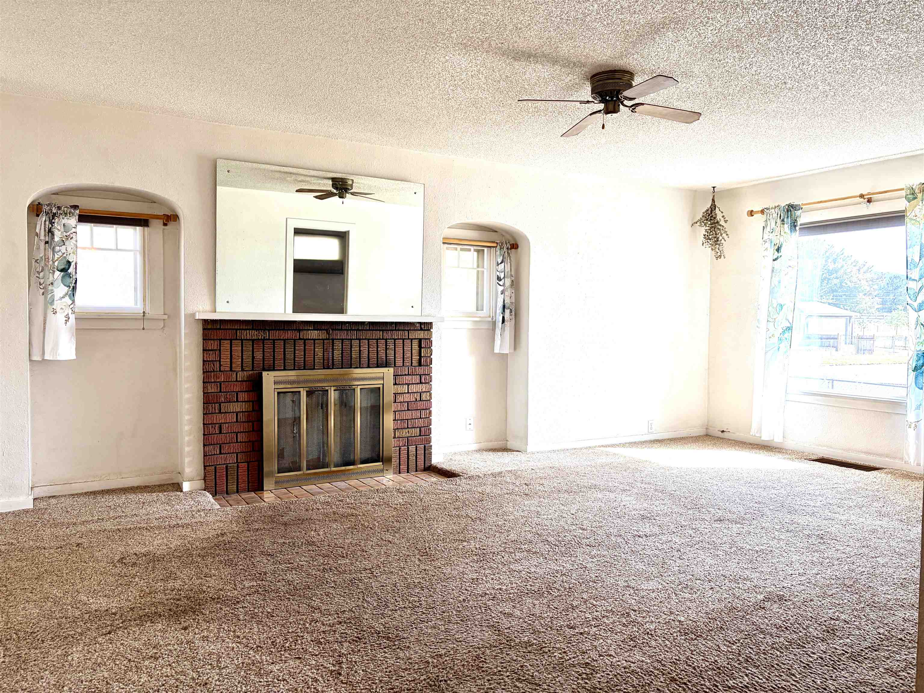 3923 E Pacific Ave - Photo 3