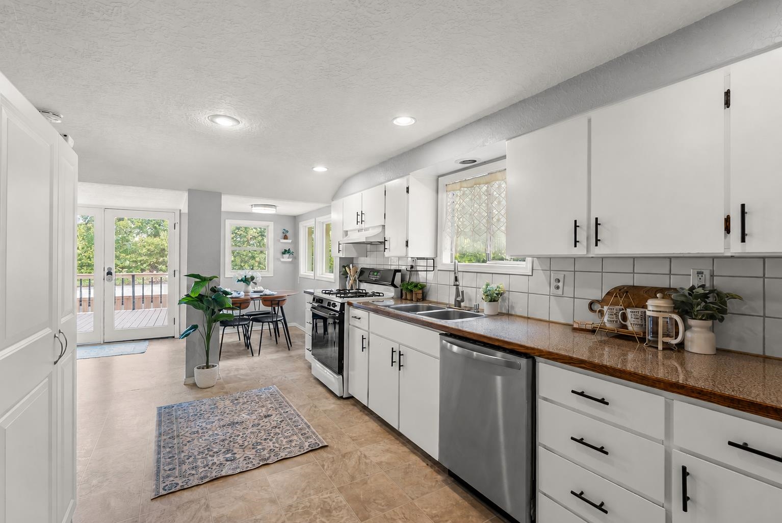 3929 E 8th Ave - Photo 9