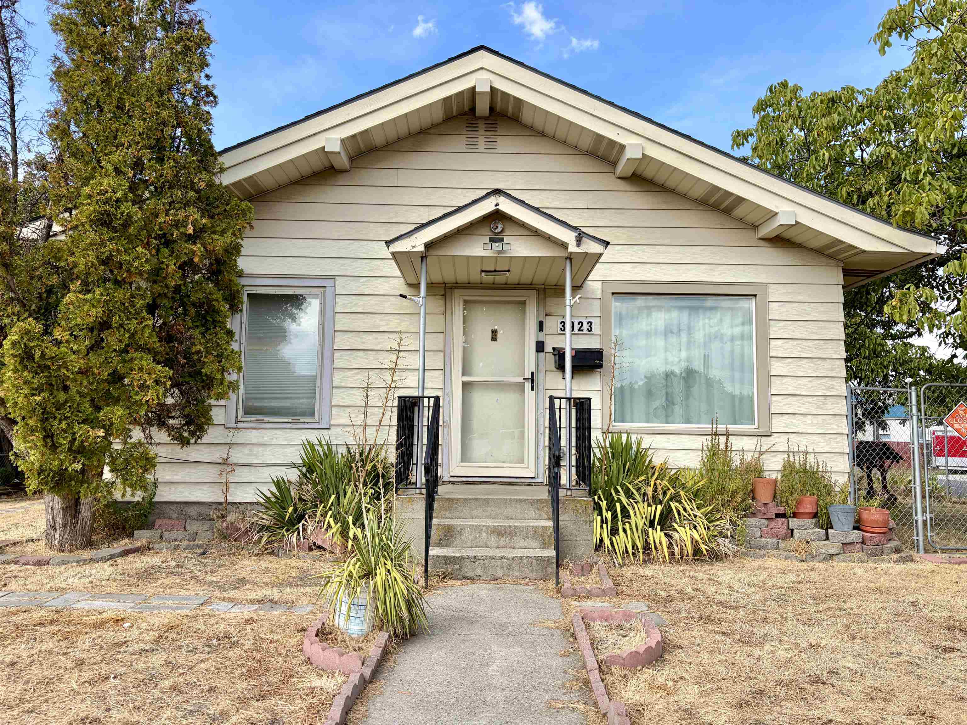 3923 E Pacific Ave - Photo 1