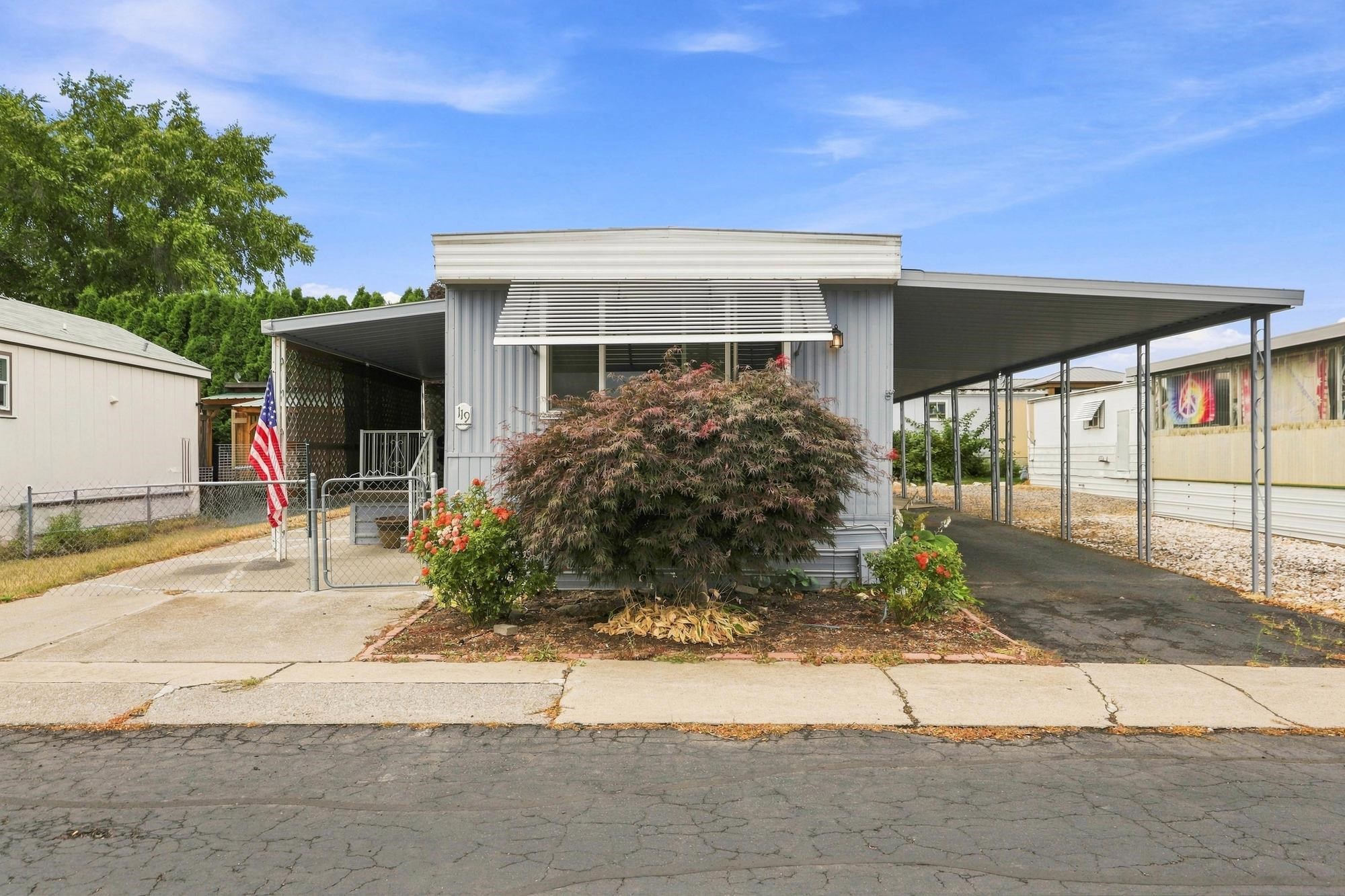 1211 E Lyons Ave - Photo 1