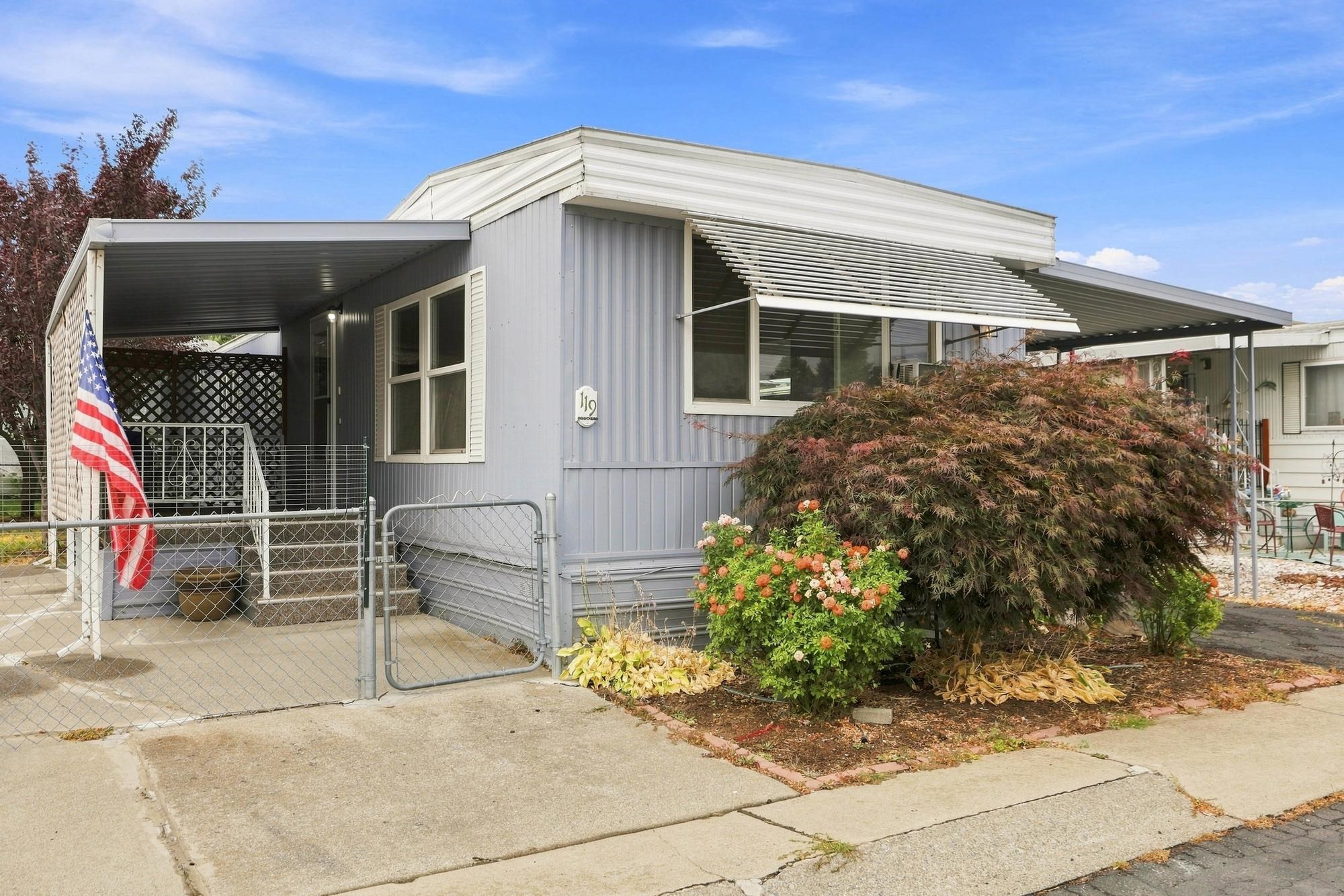 1211 E Lyons Ave - Photo 2