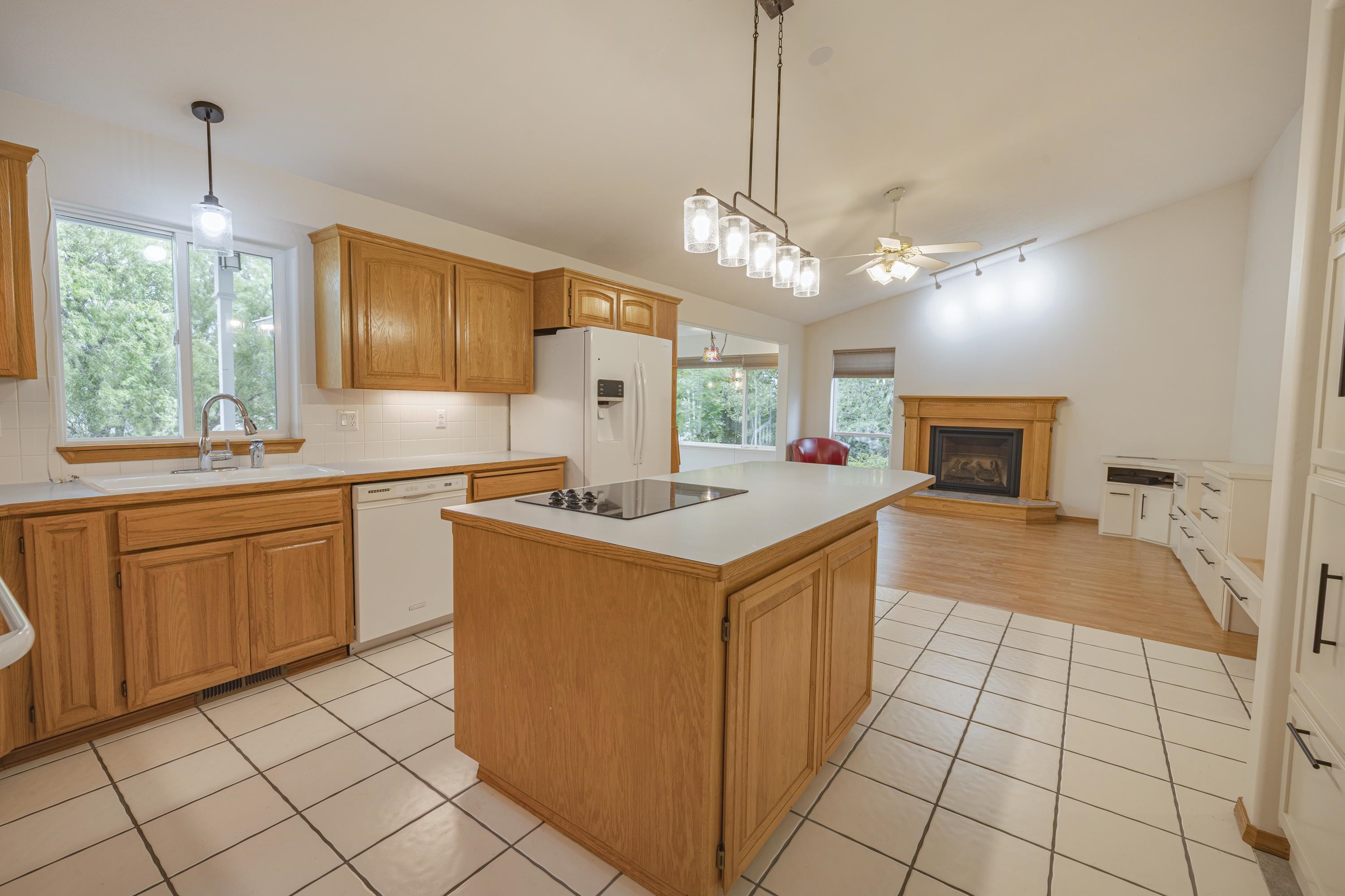 14023 E 12TH Ave - Photo 17