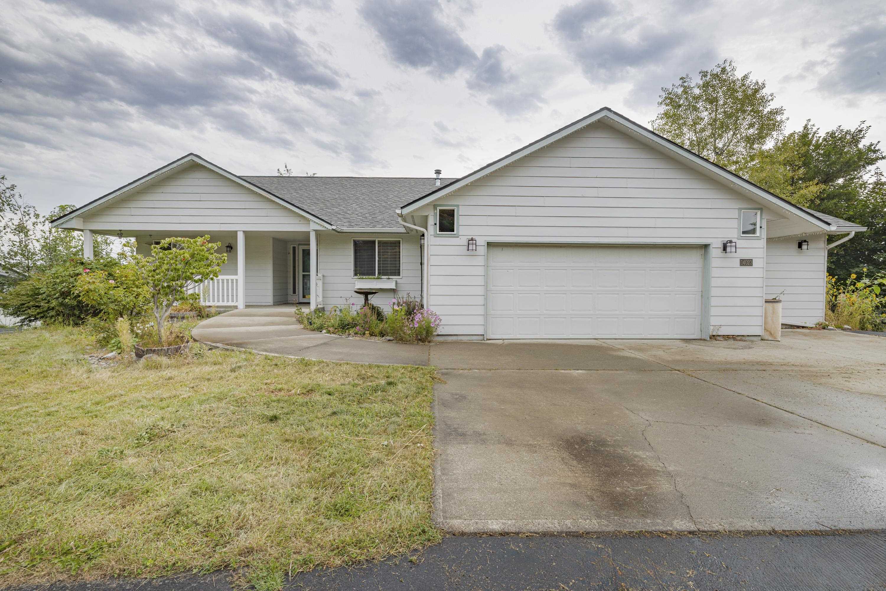 14023 E 12TH Ave - Photo 2