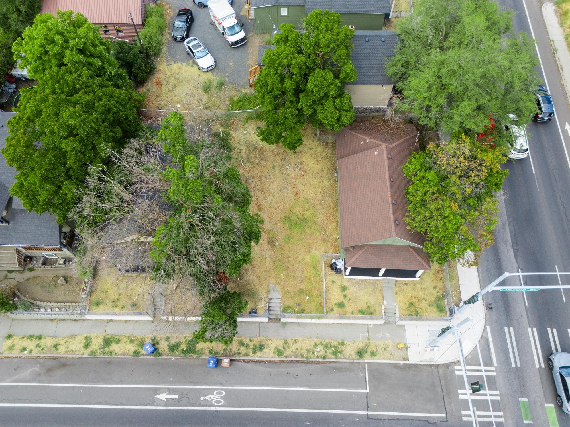 1606 W Maxwell Ave - Photo 4