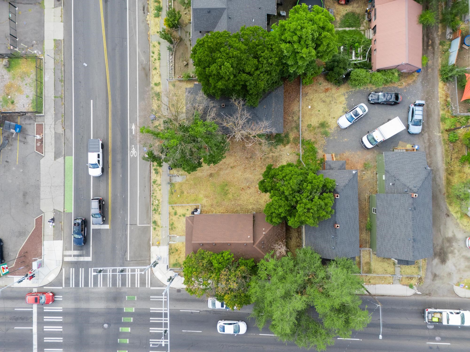 1606 W Maxwell Ave - Photo 6