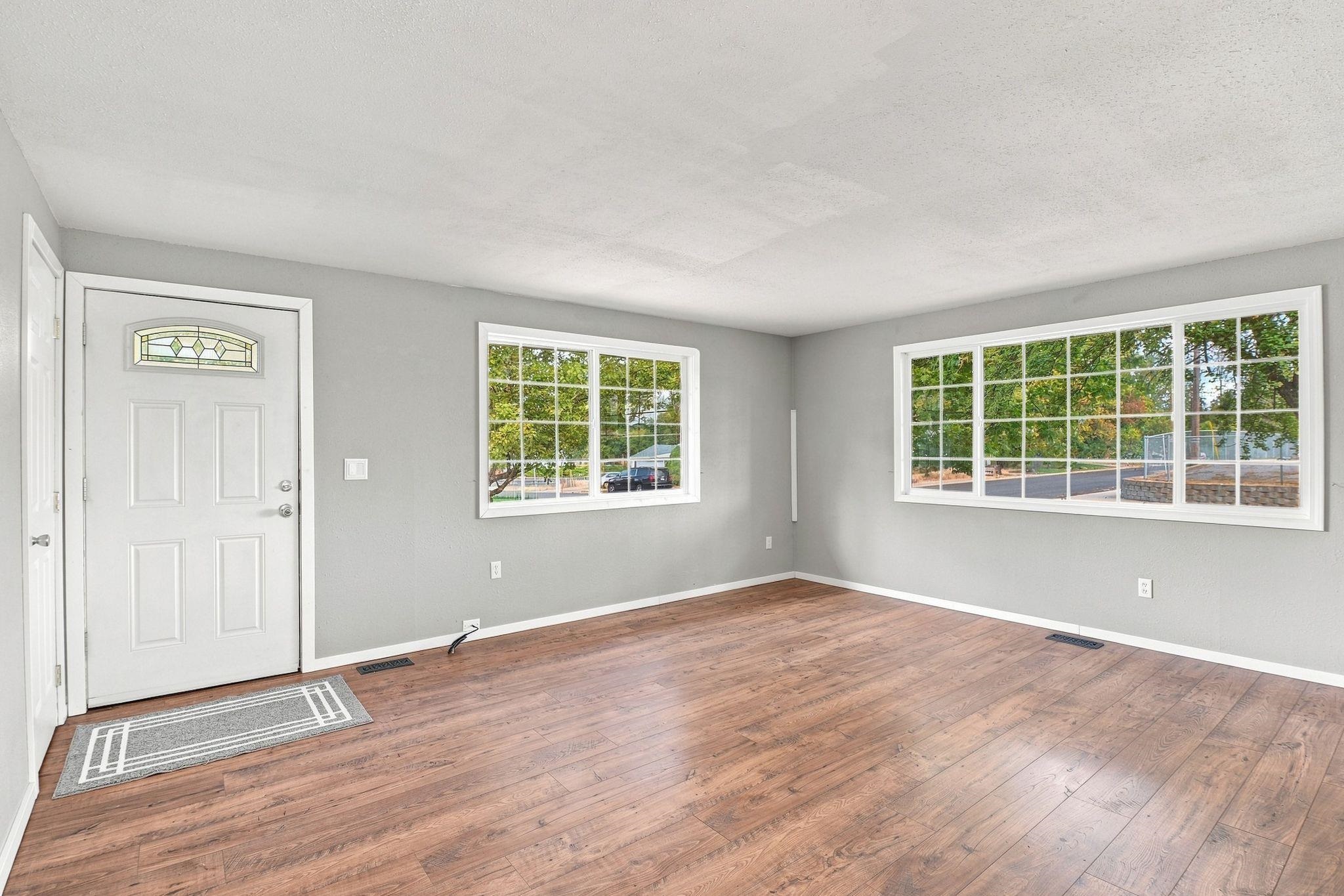 10104 E 13th Ave - Photo 2