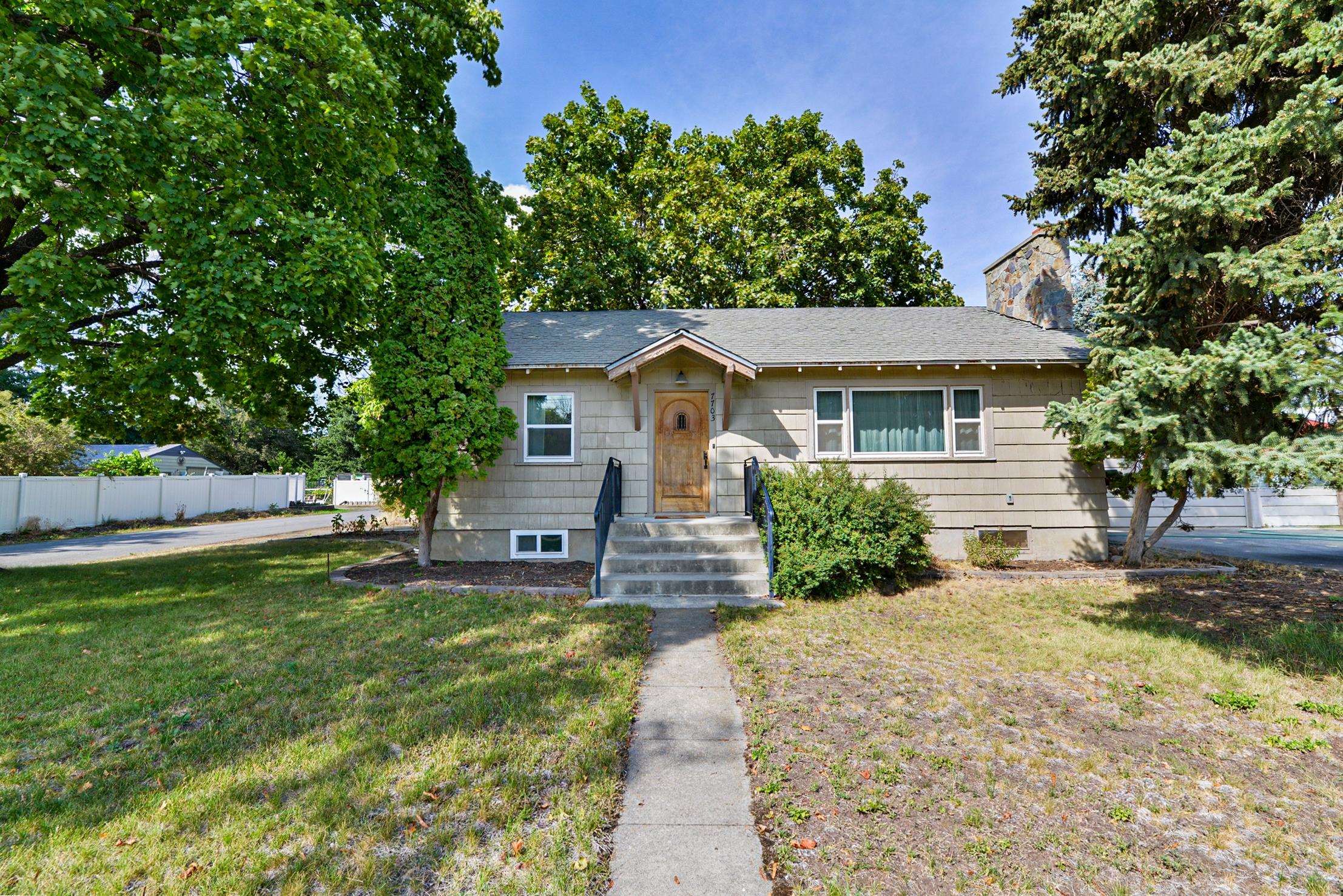 7703 E Liberty Ave - Photo 1