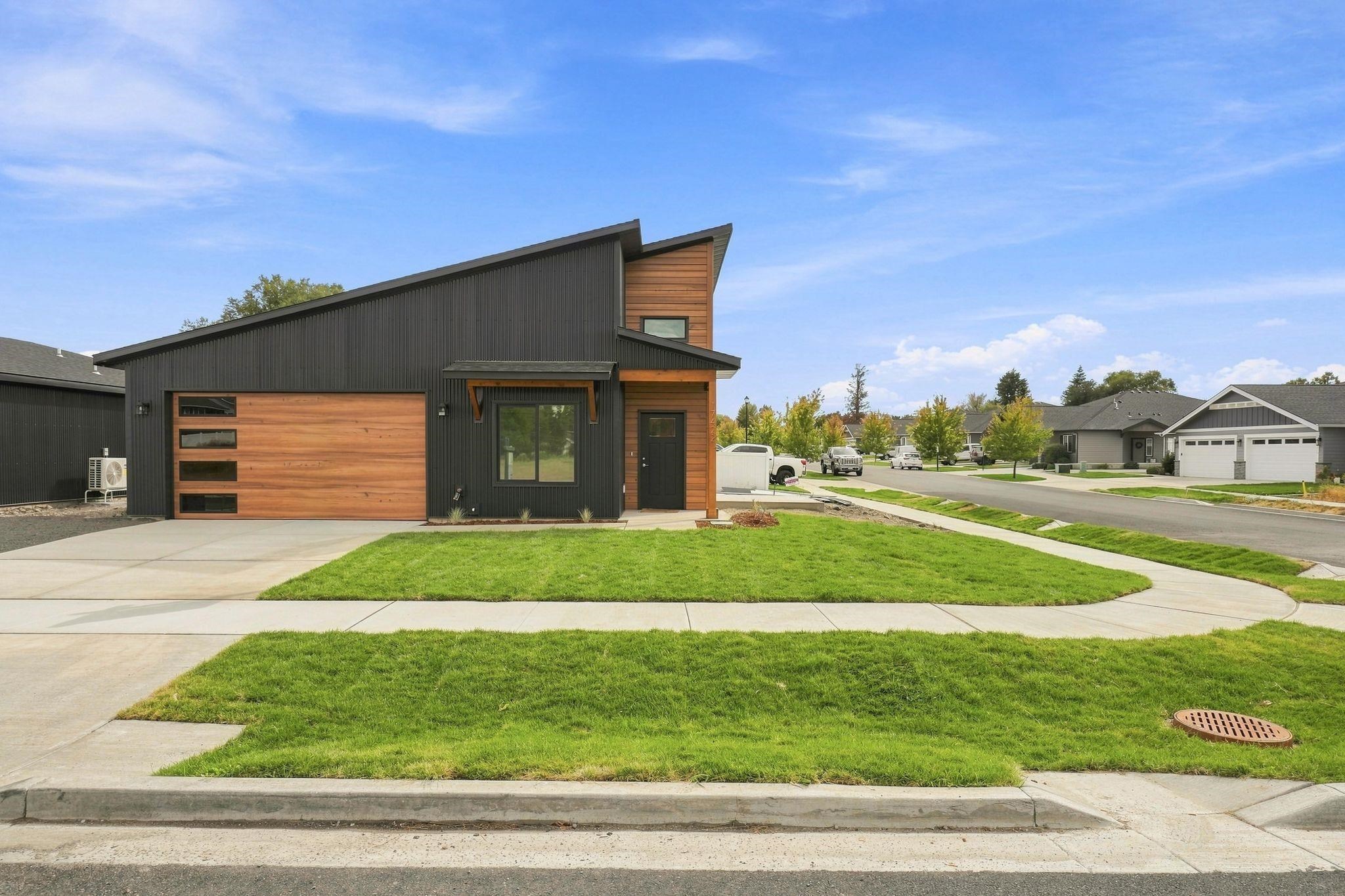 17422 E Maxwell Ave - Photo 2