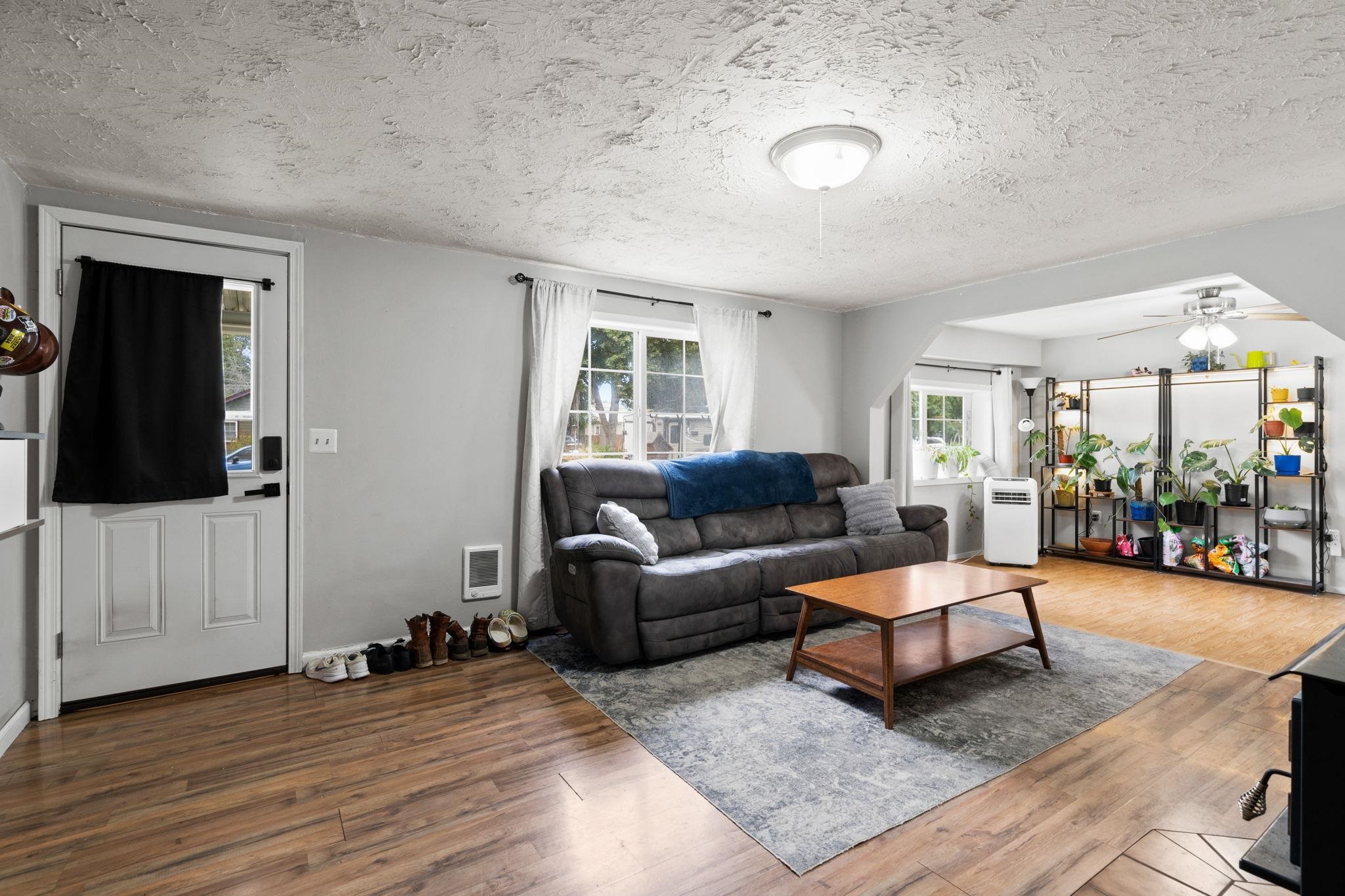 10508 E 15th Ave - Photo 4
