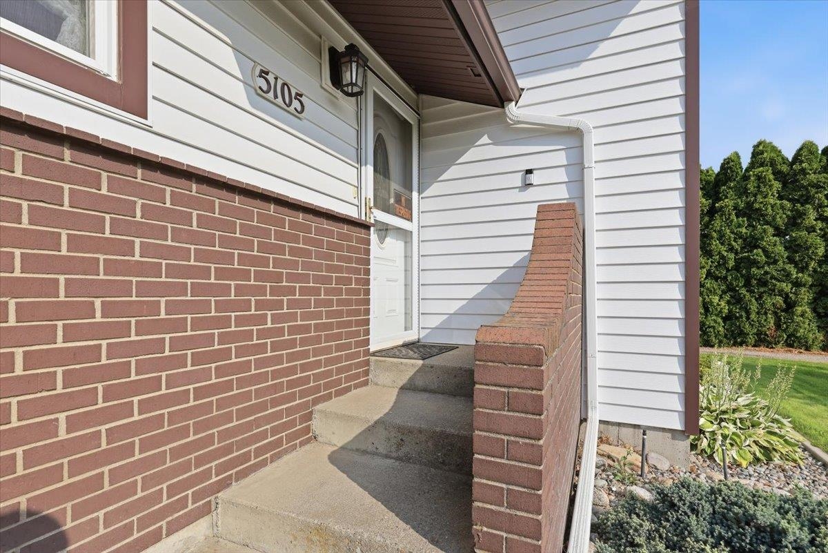 5105 N Glenarvon Rd - Photo 3
