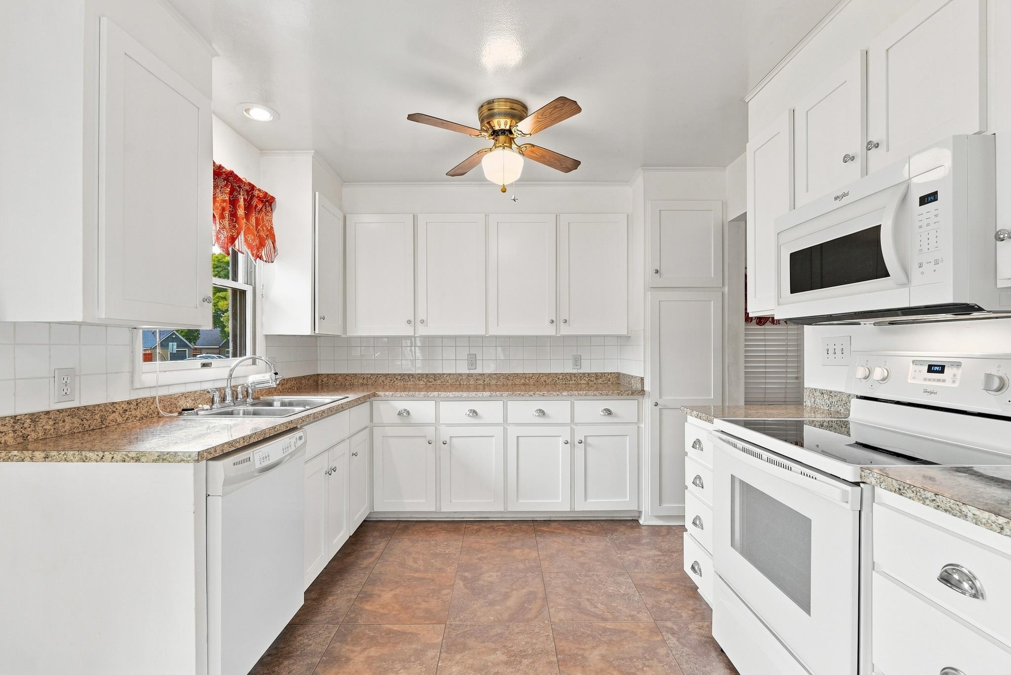 1502 N Oberlin Rd - Photo 11