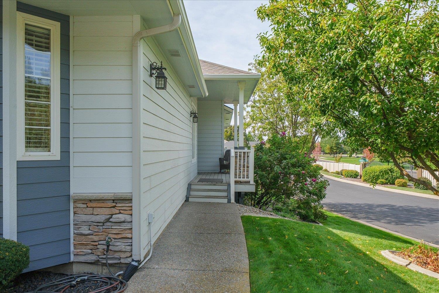 1525 N Lancashire Ln - Photo 4