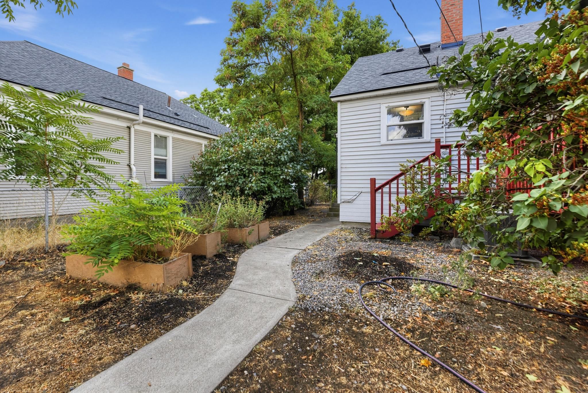 1911 E Sharp Ave - Photo 3