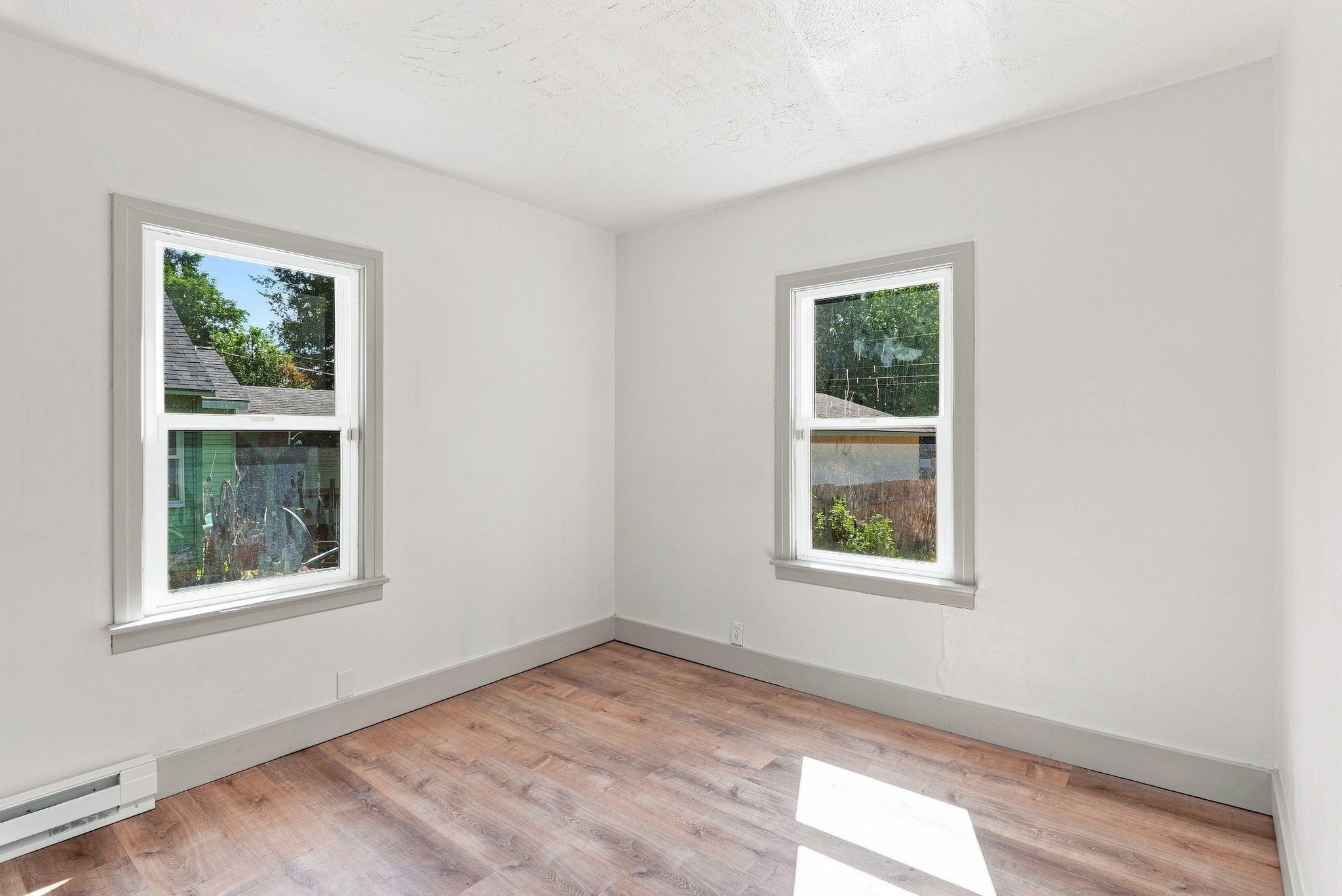 825 W 4th St - Photo 16