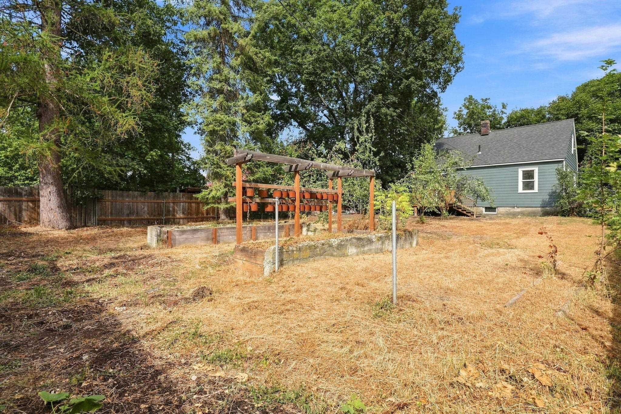 825 W 4th St - Photo 30