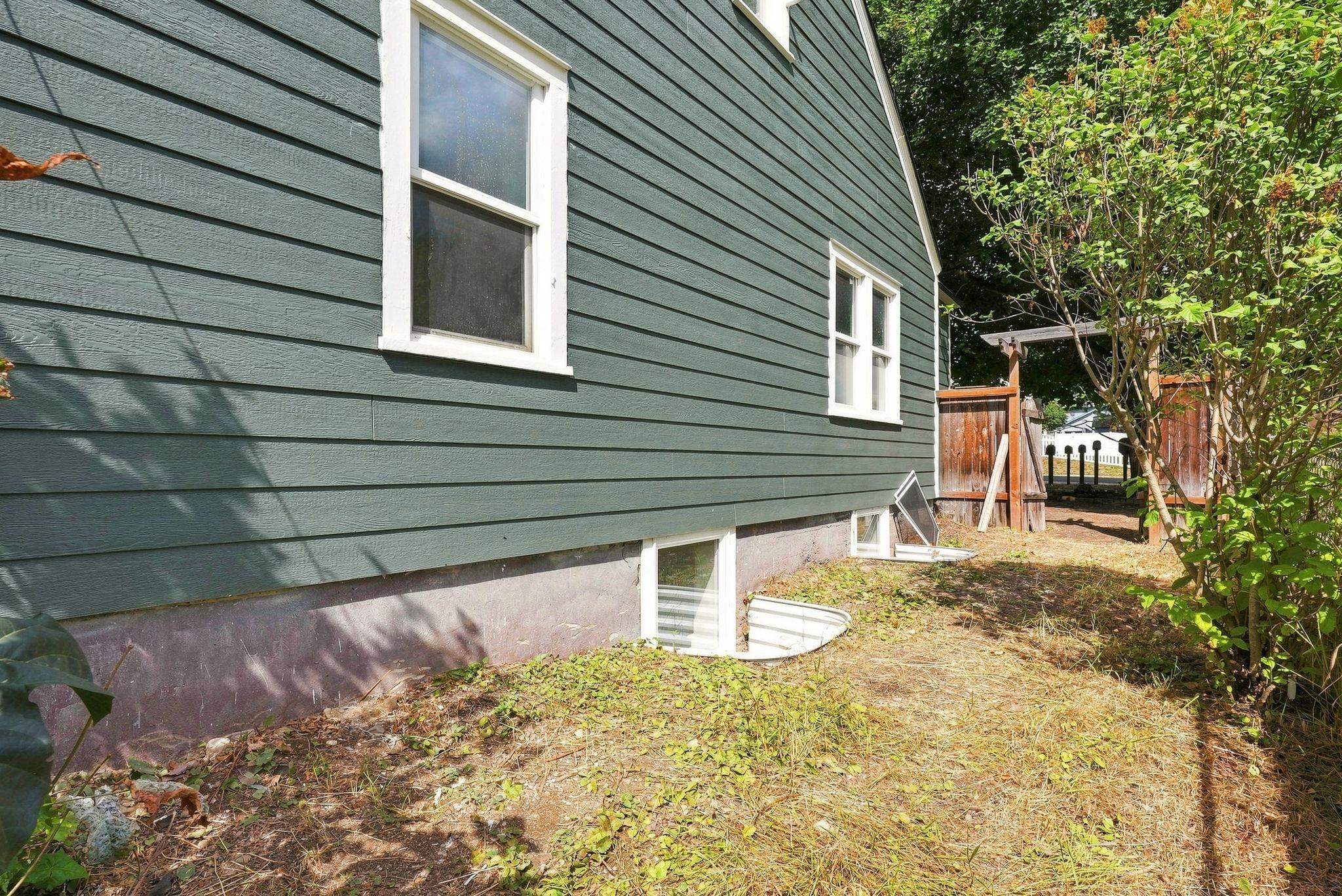 825 W 4th St - Photo 33