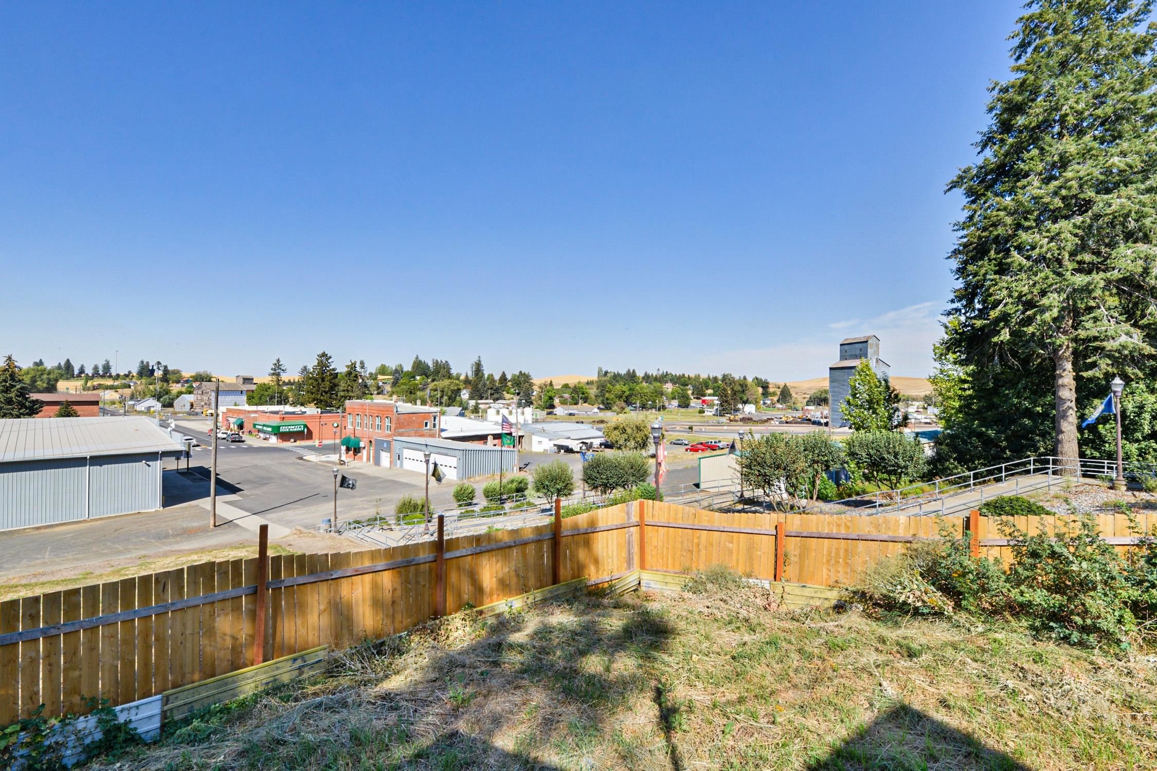 102 W Pearl St - Photo 3