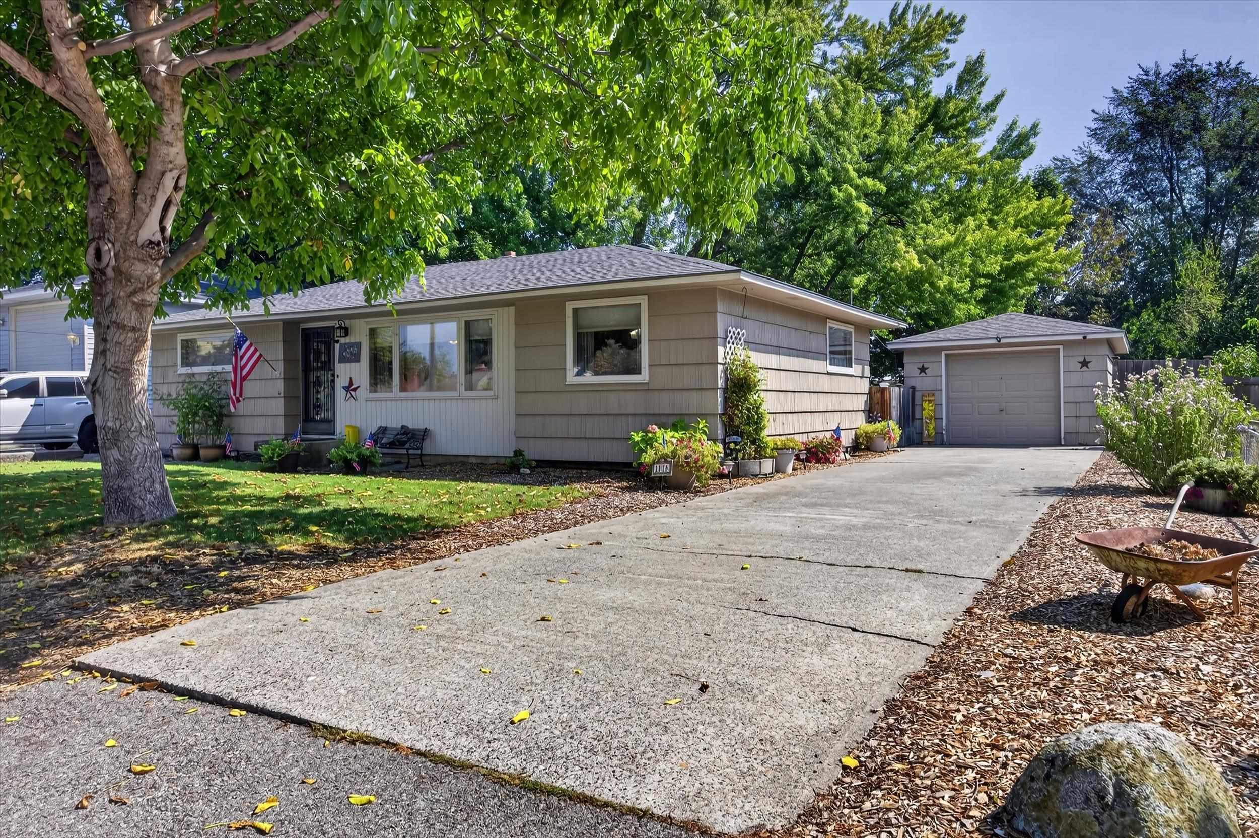 1018 N Stout Rd - Photo 2