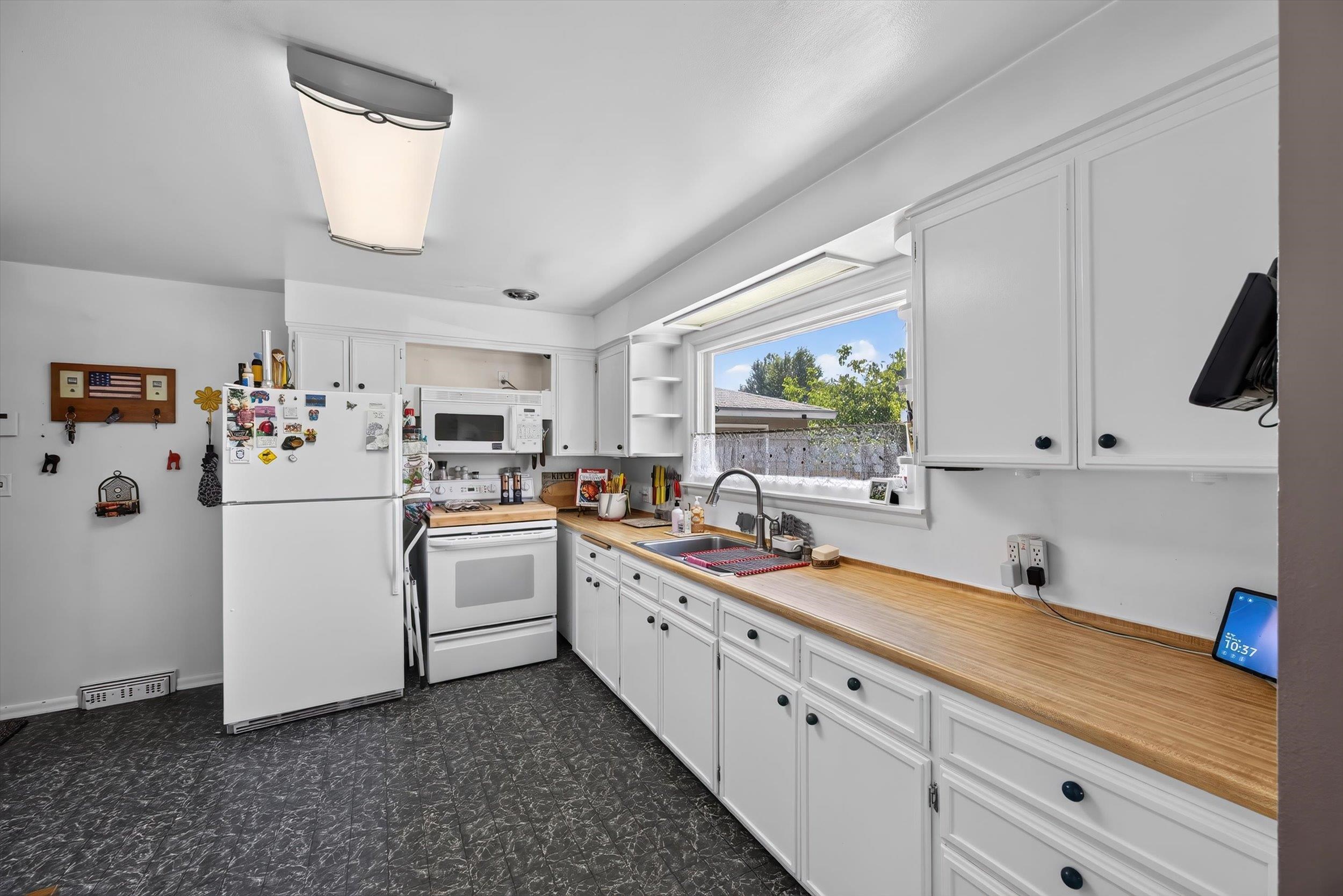 1018 N Stout Rd - Photo 11