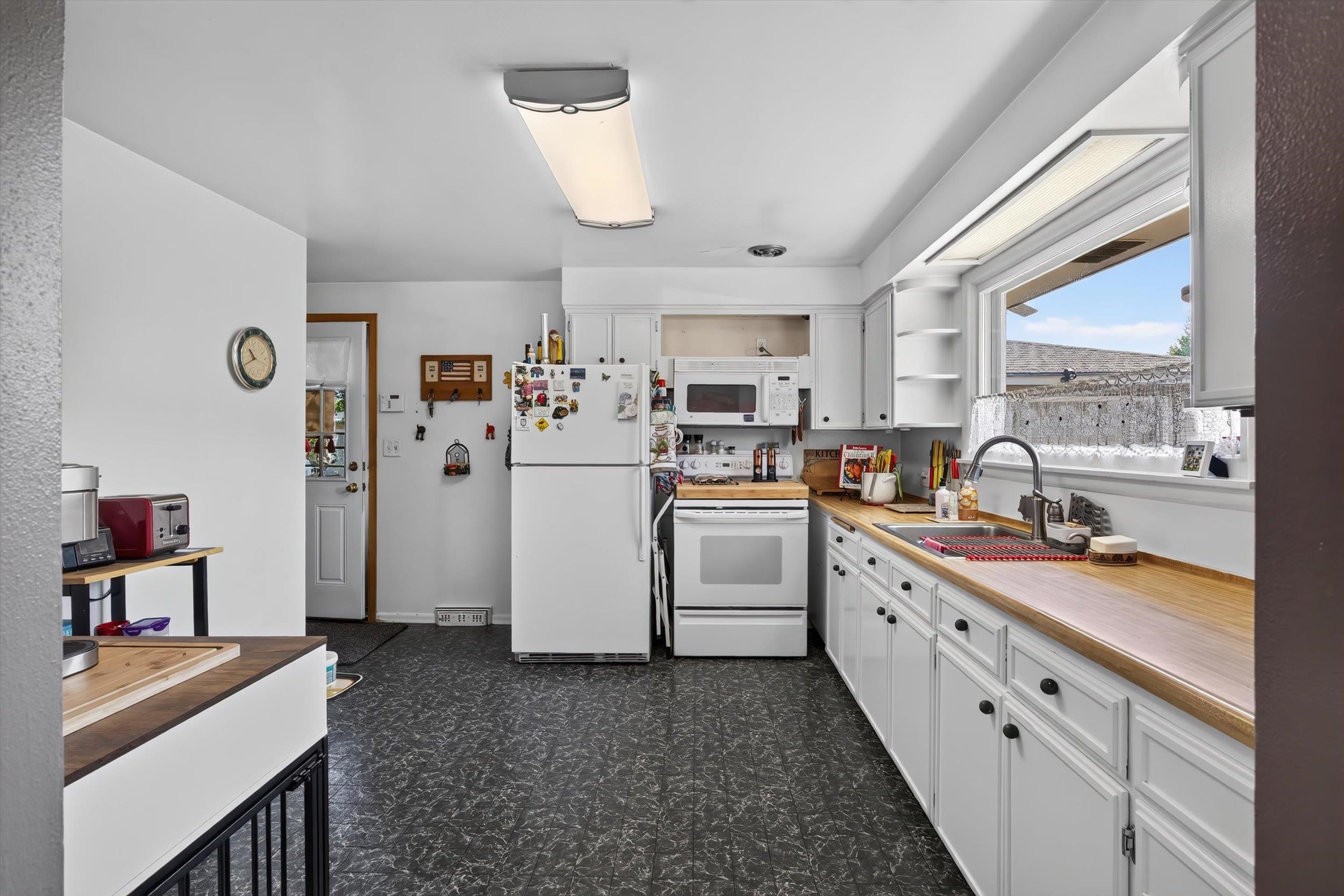 1018 N Stout Rd - Photo 12