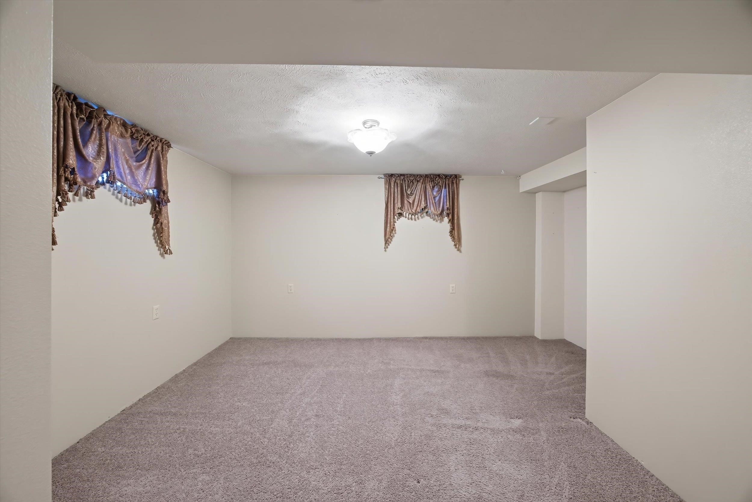 1018 N Stout Rd - Photo 24
