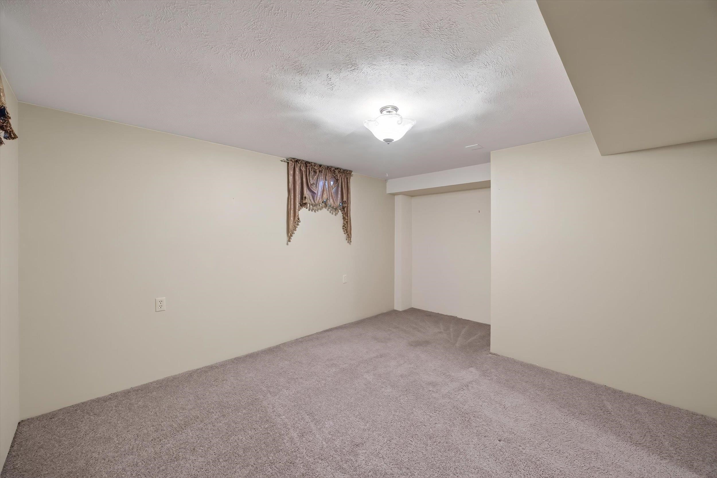 1018 N Stout Rd - Photo 25
