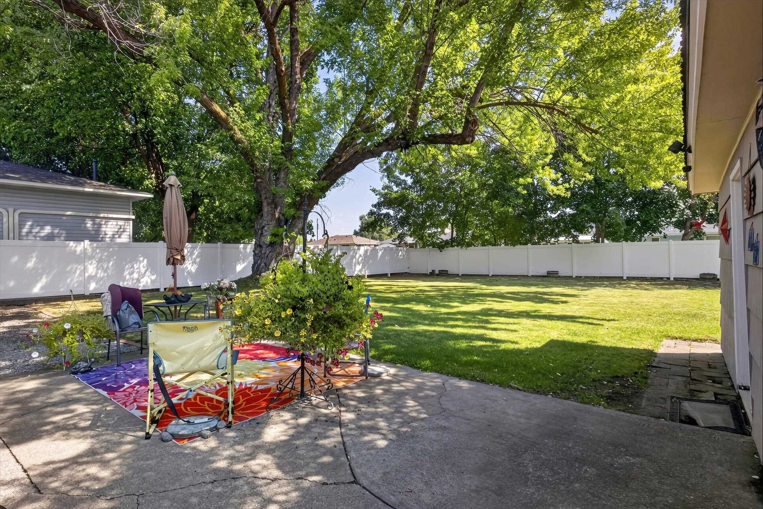 1018 N Stout Rd - Photo 32