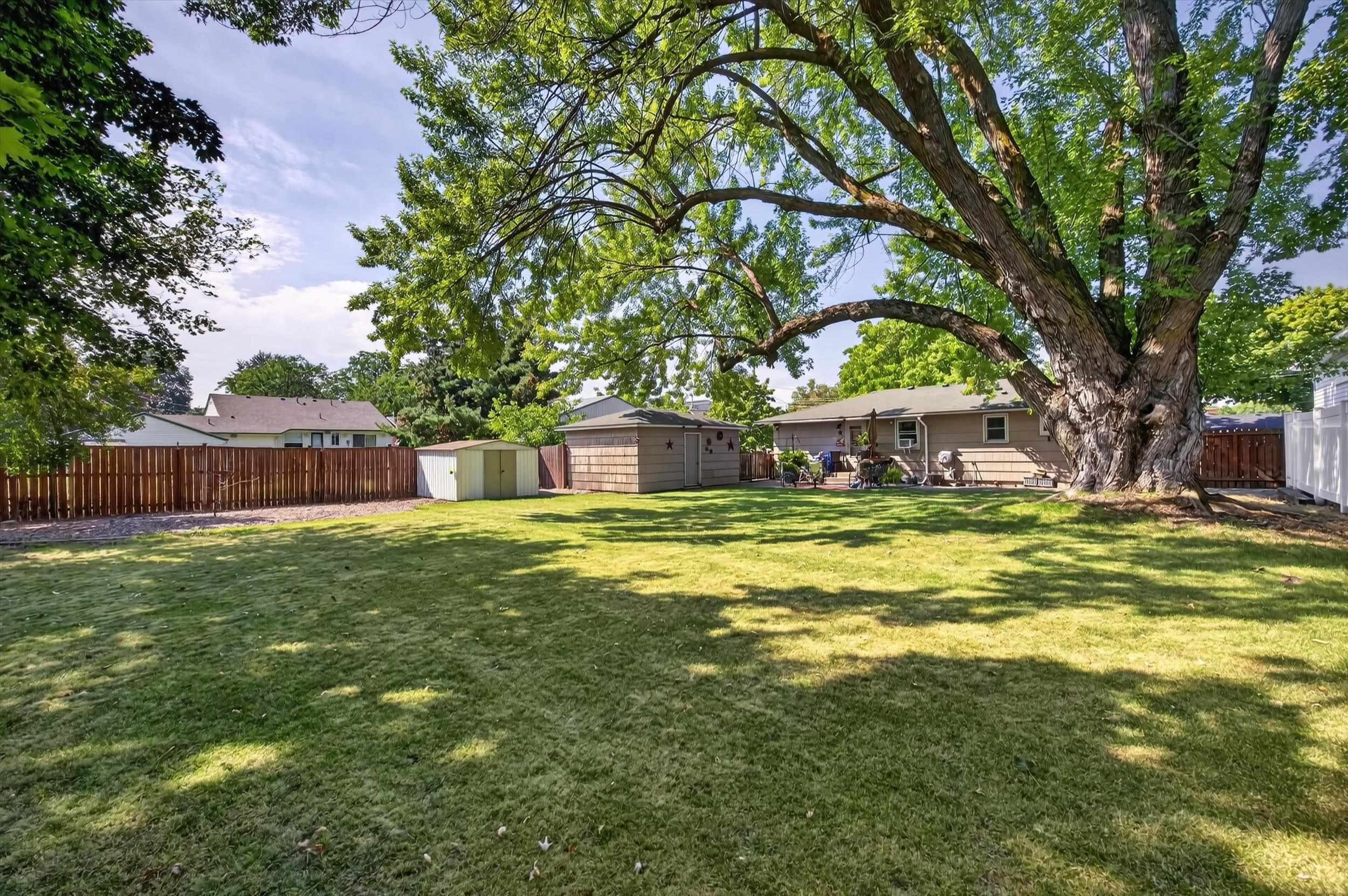 1018 N Stout Rd - Photo 37