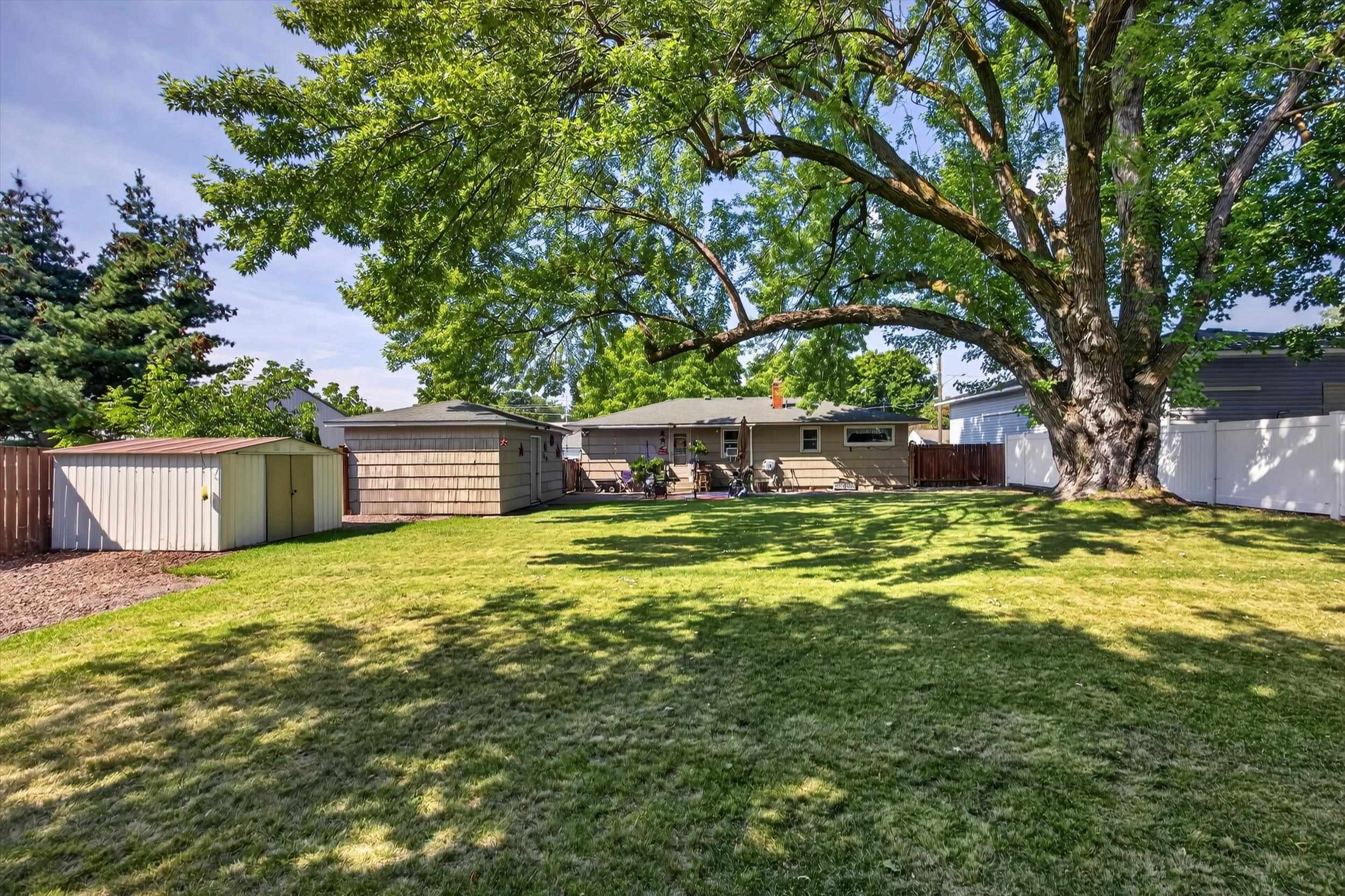 1018 N Stout Rd - Photo 39