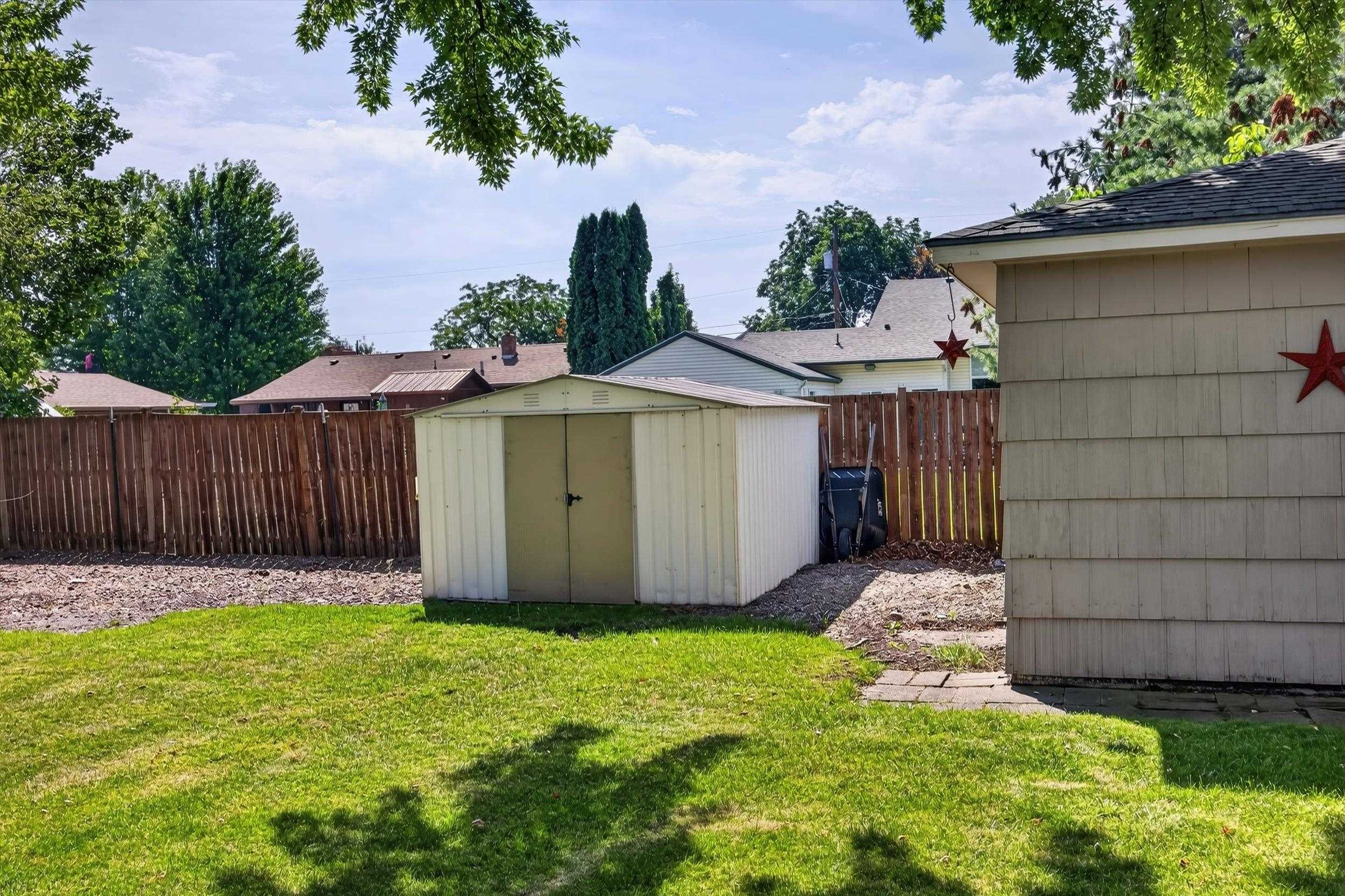 1018 N Stout Rd - Photo 41