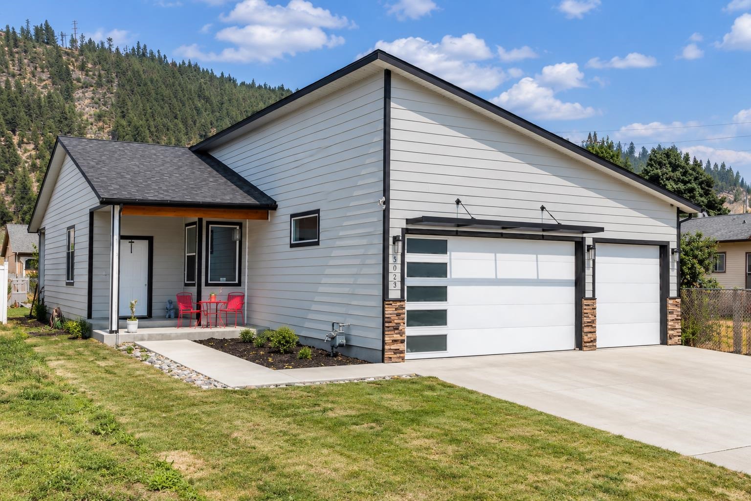 5023 E Grace Ave - Photo 1