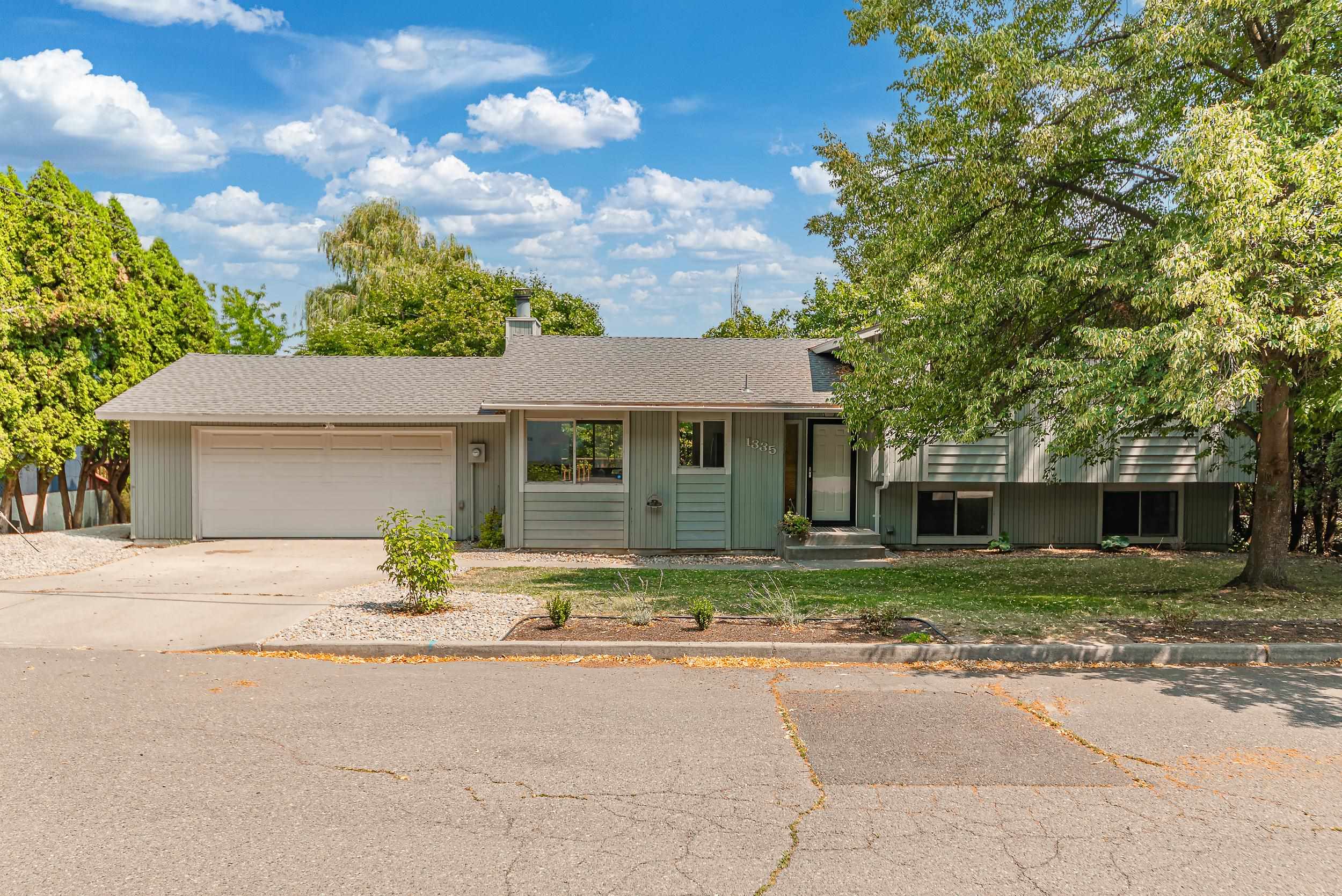 1335 S Ben Burr Blvd - Photo 1