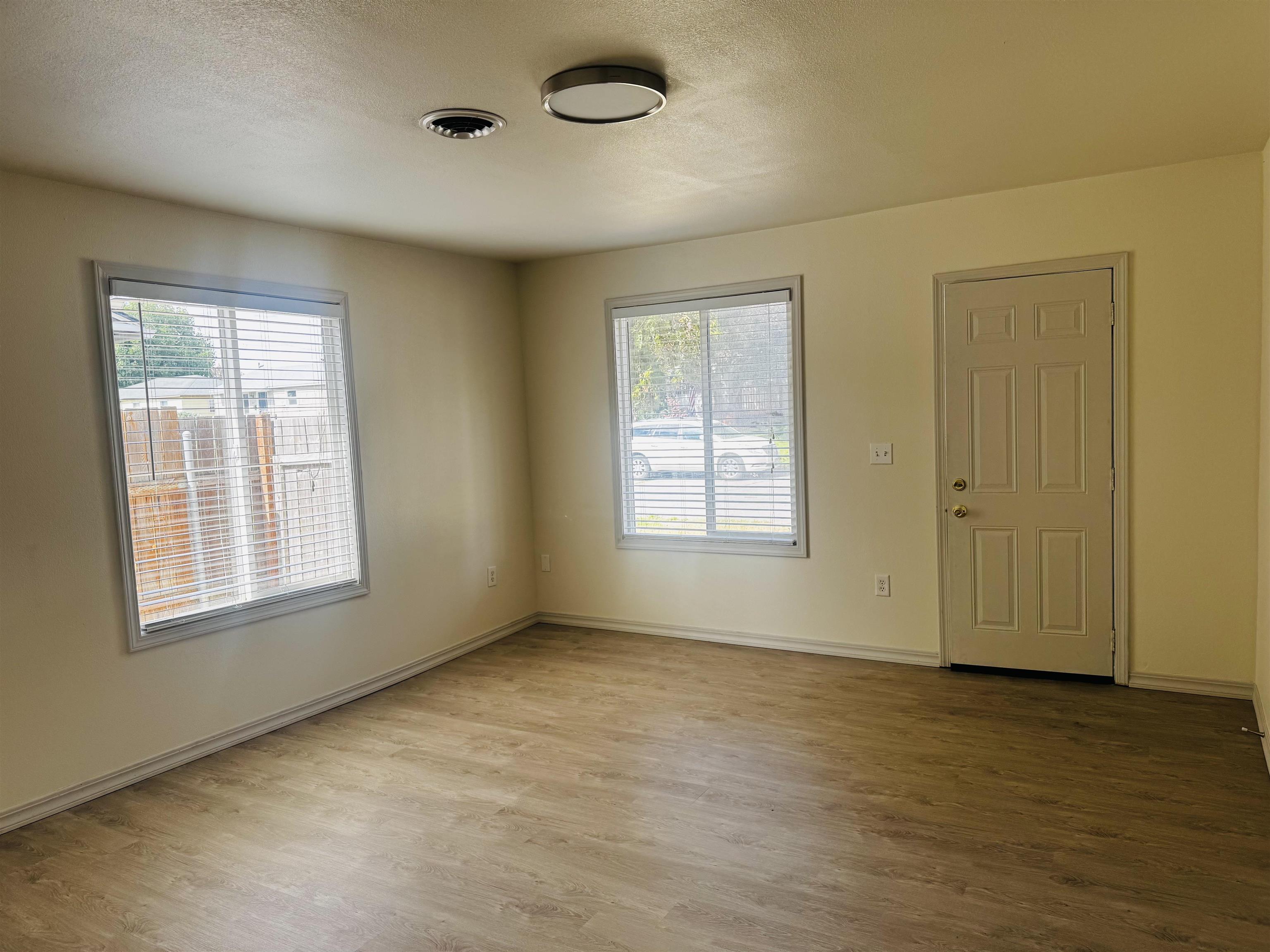624 E Rockwell Ave - Photo 2