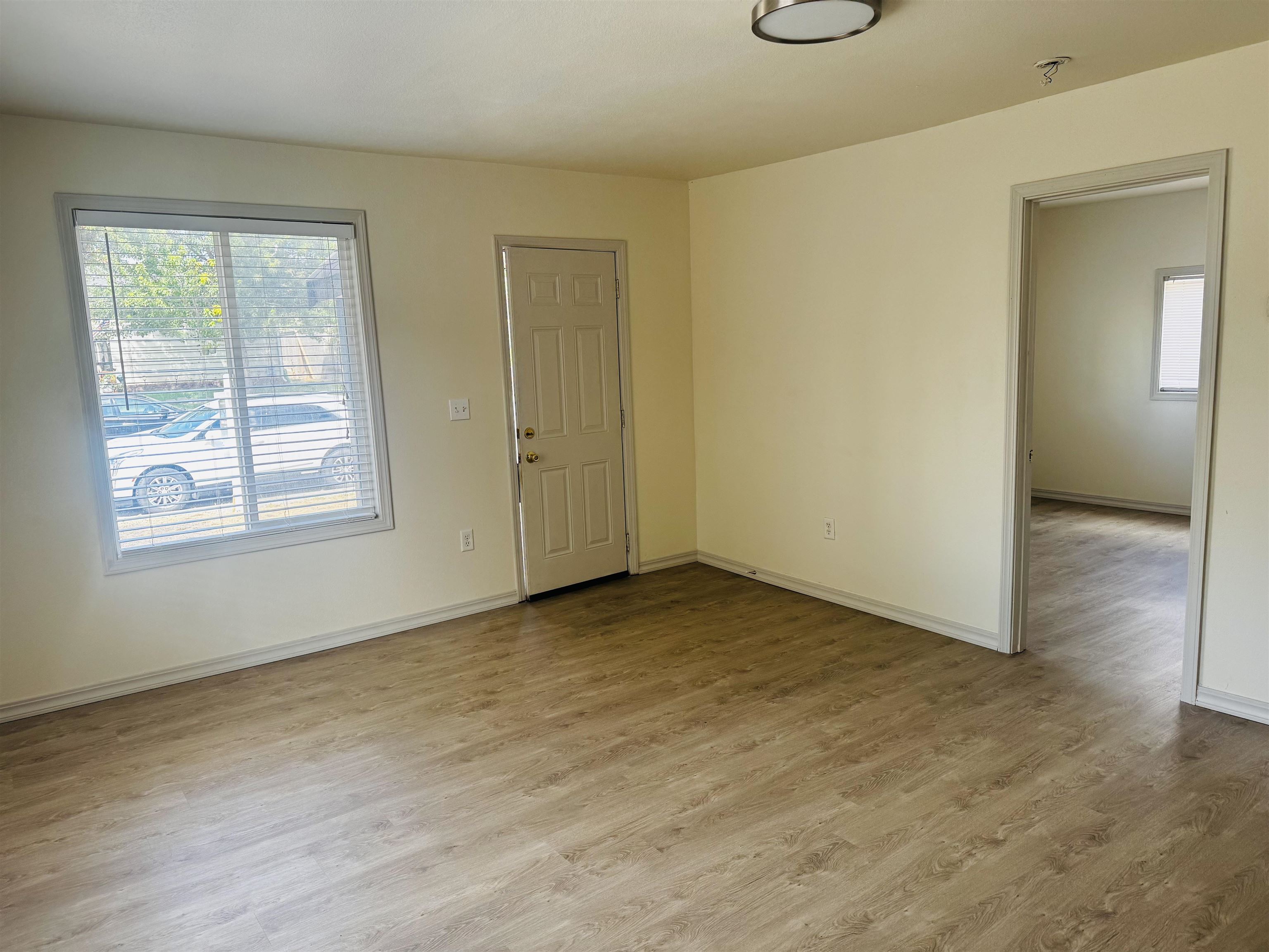 624 E Rockwell Ave - Photo 3