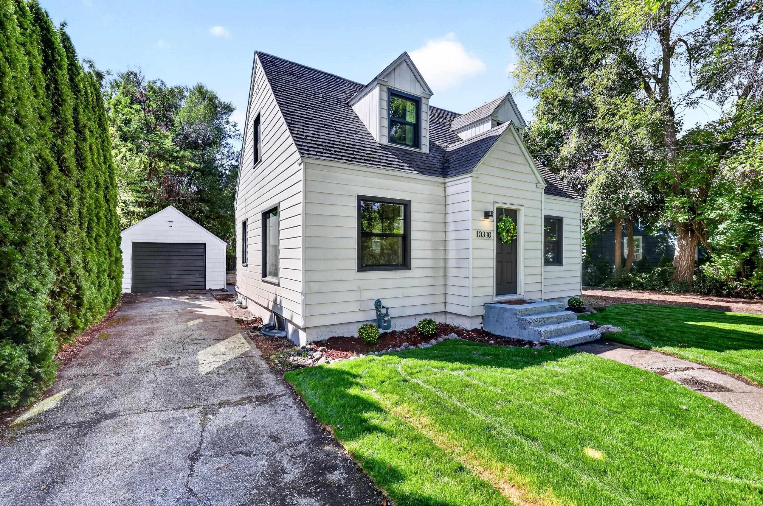 10310 E Alki Ave - Photo 2