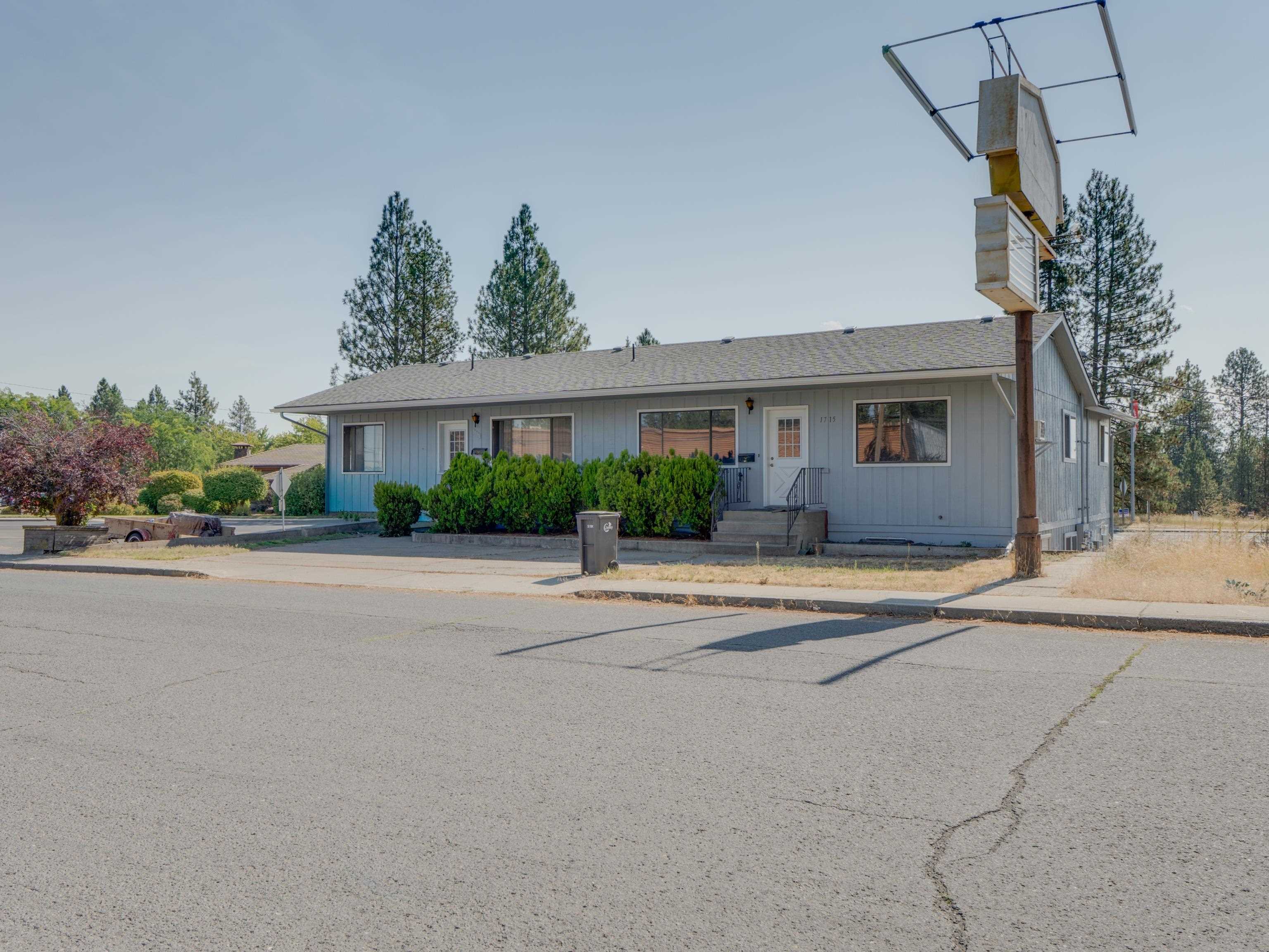 1717 2nd St - Photo 2