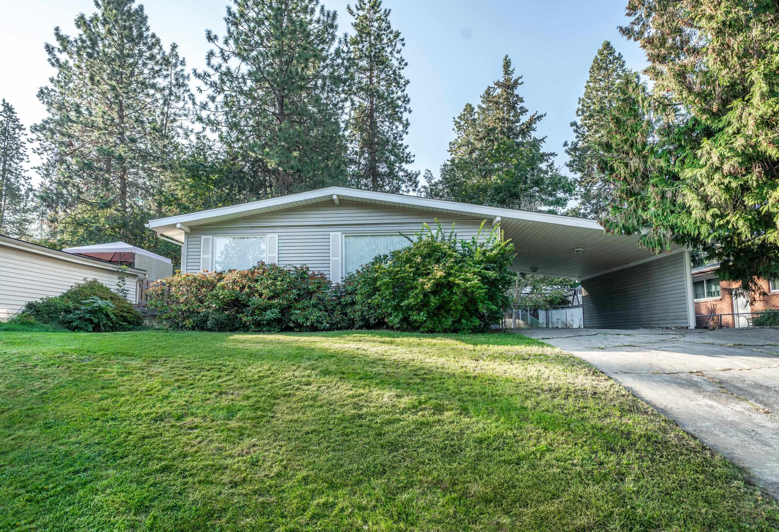 3906 E 15th Ave - Photo 1