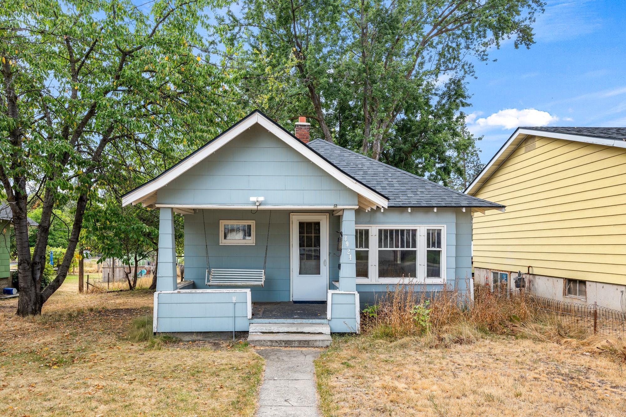 3924 E 28th Ave - Photo 1