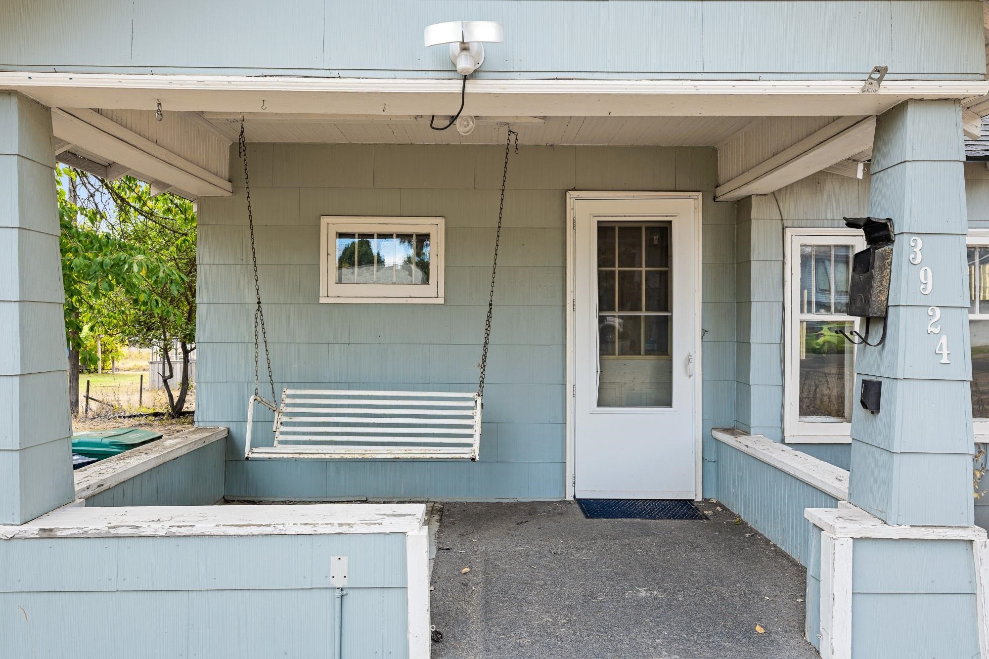3924 E 28th Ave - Photo 2