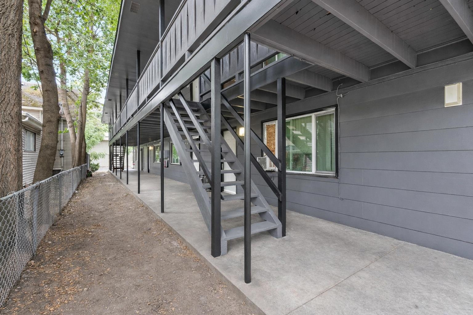 943 E Augusta Ave - Photo 4