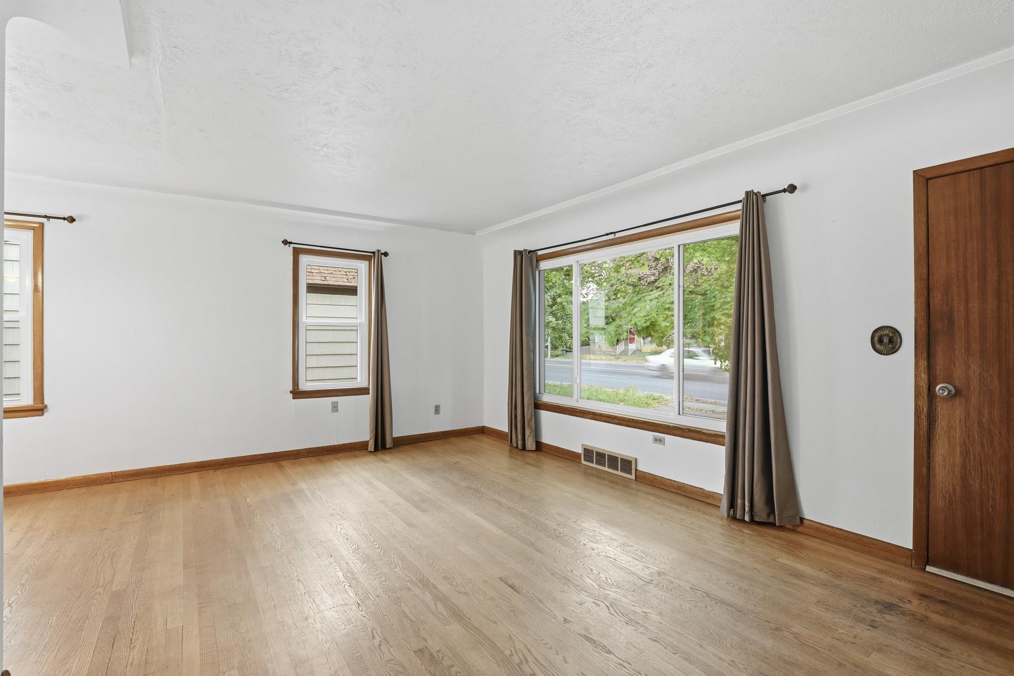 5418 N Monroe St - Photo 3