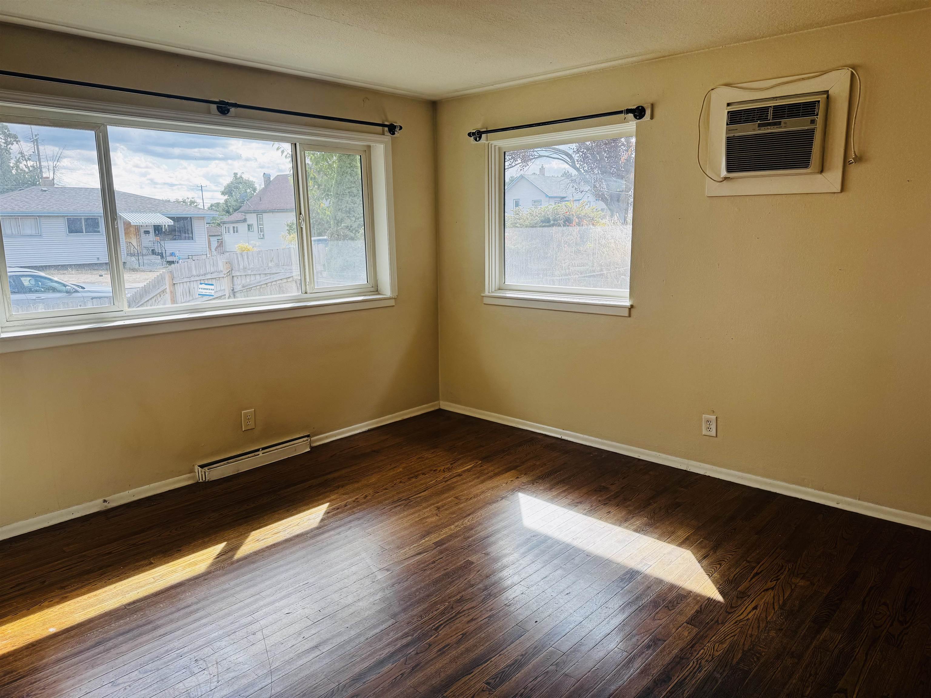 2927 E HOFFMAN St - Photo 4