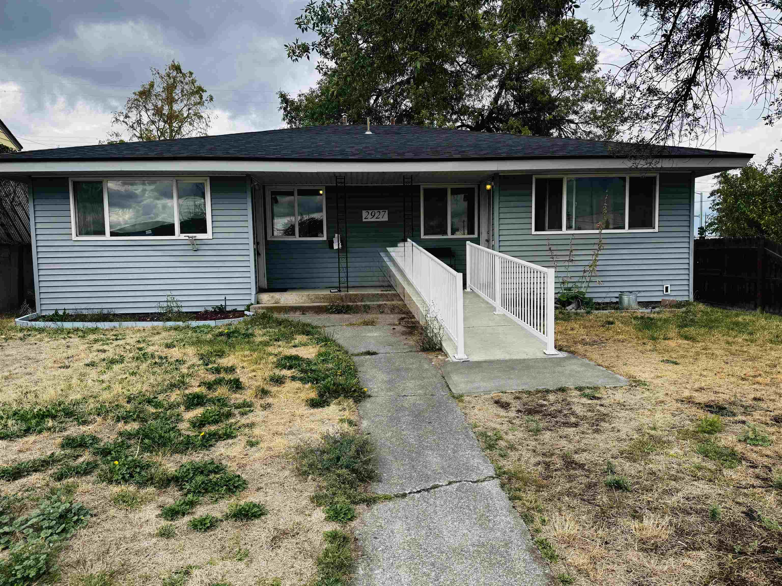 2927 E HOFFMAN St - Photo 1