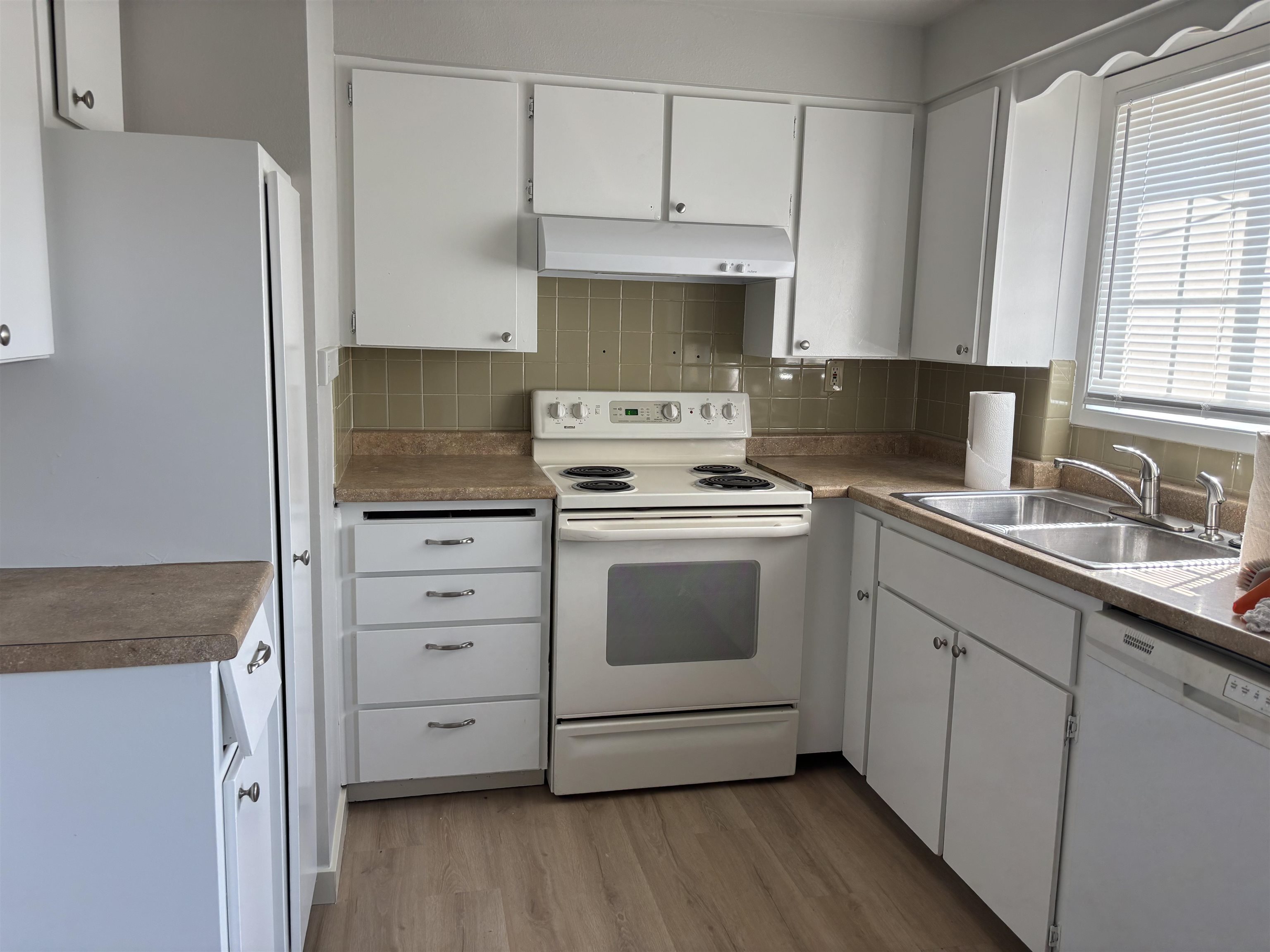 1808 E SHARP Ave - Photo 4
