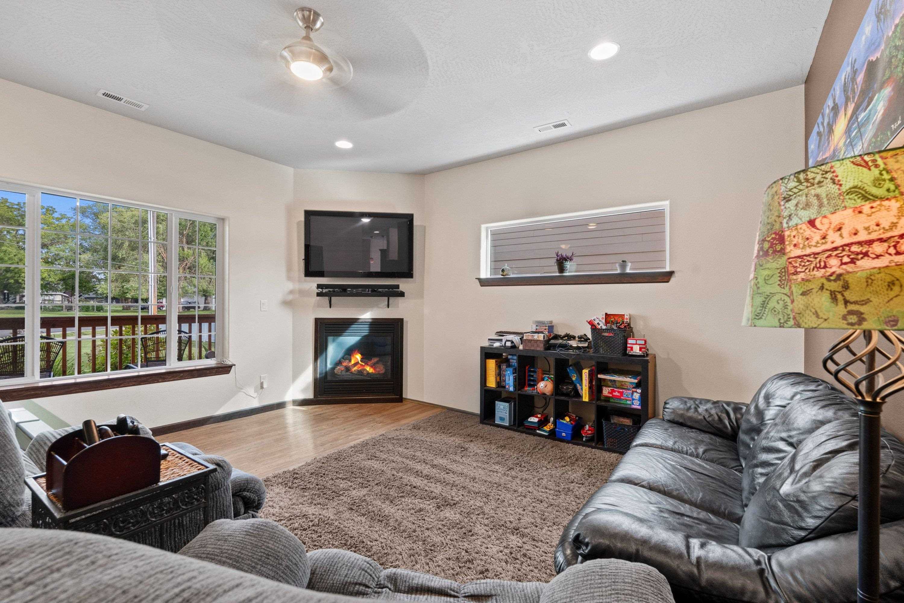 18212 E Riverway Ave - Photo 5