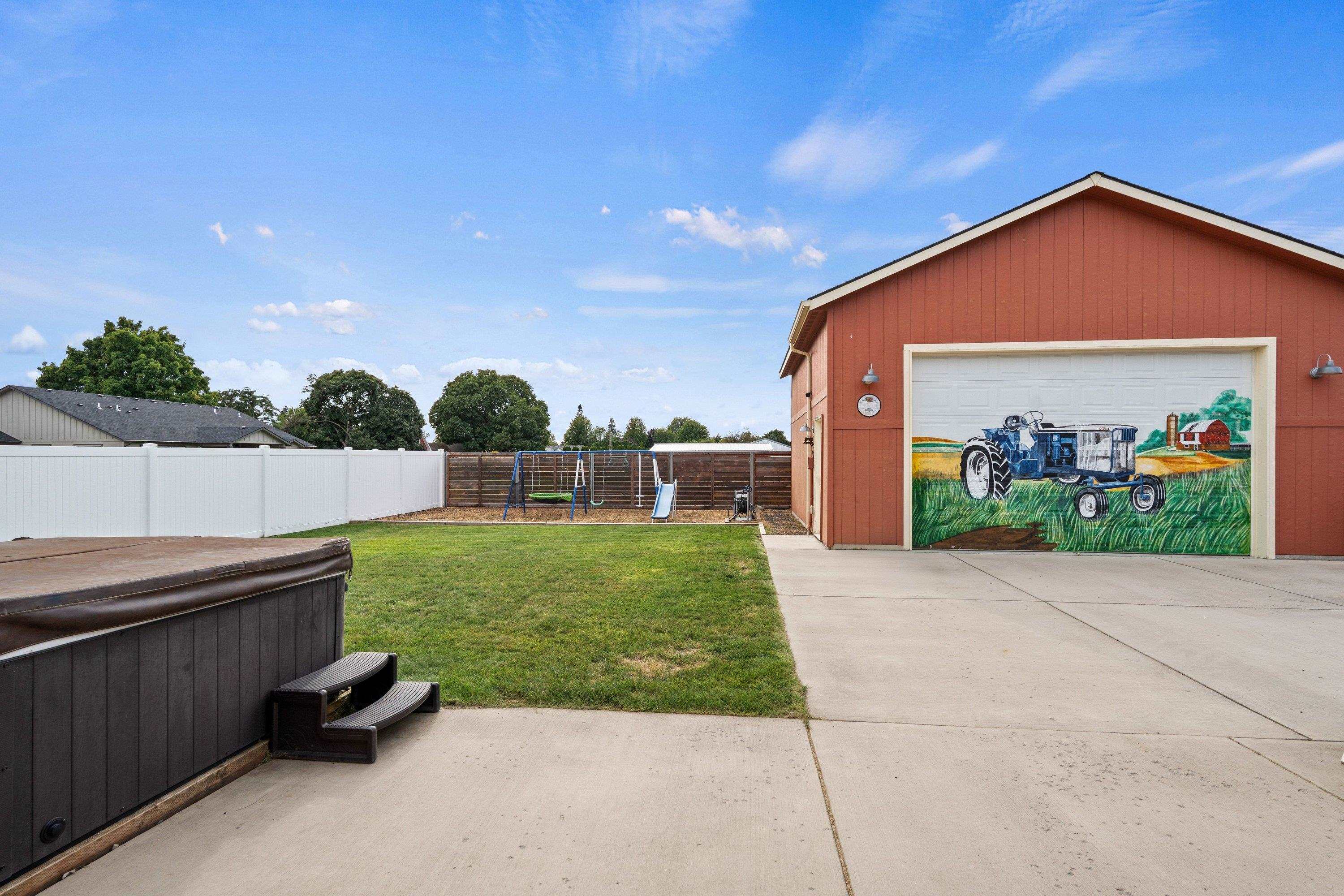 18212 E Riverway Ave - Photo 2