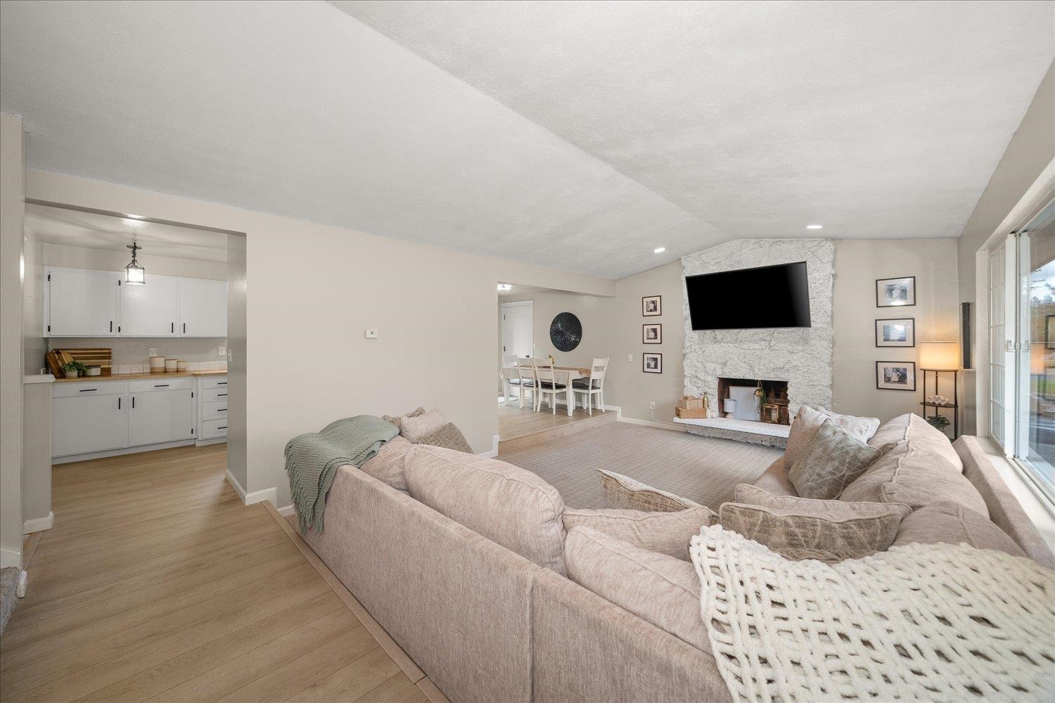 4007 E Moody Rd - Photo 2