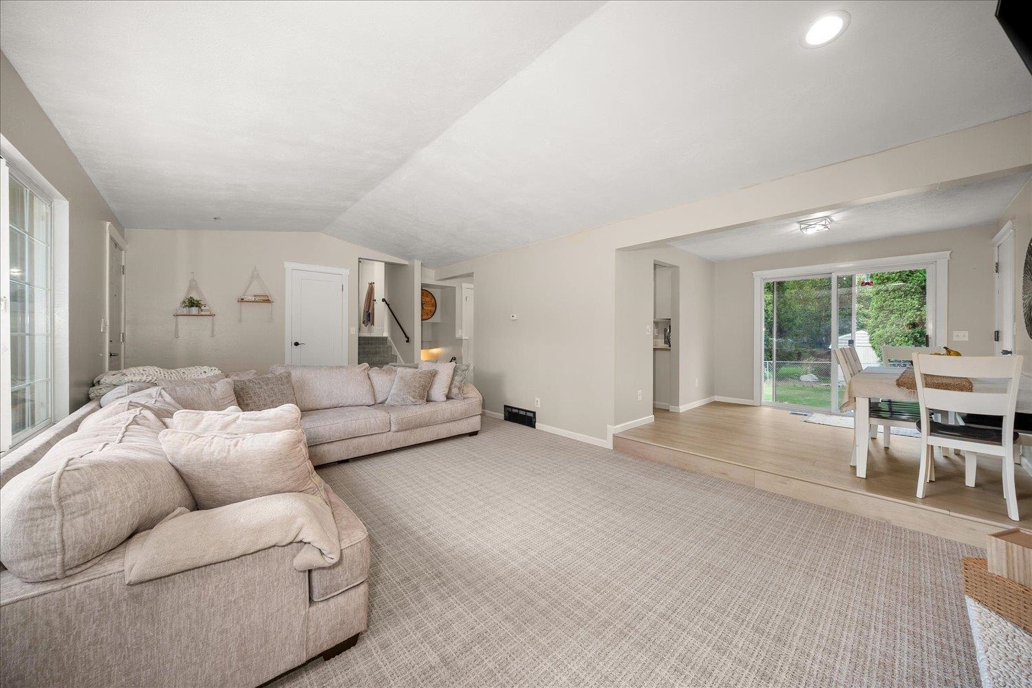 4007 E Moody Rd - Photo 3