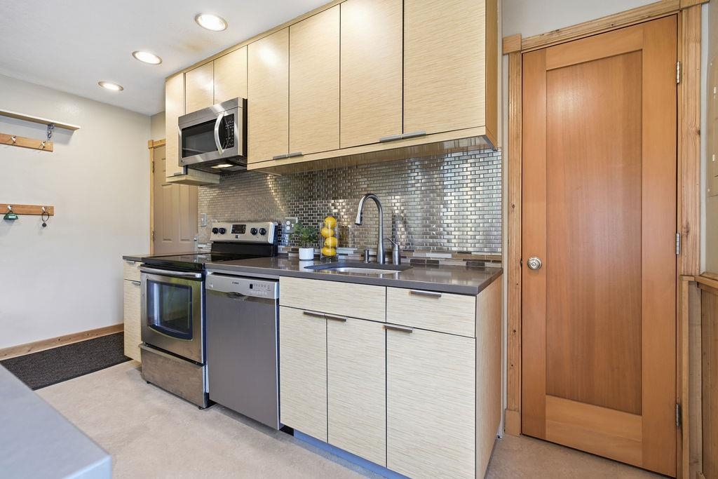 28600 N Mt Spokane Park Dr - Photo 8