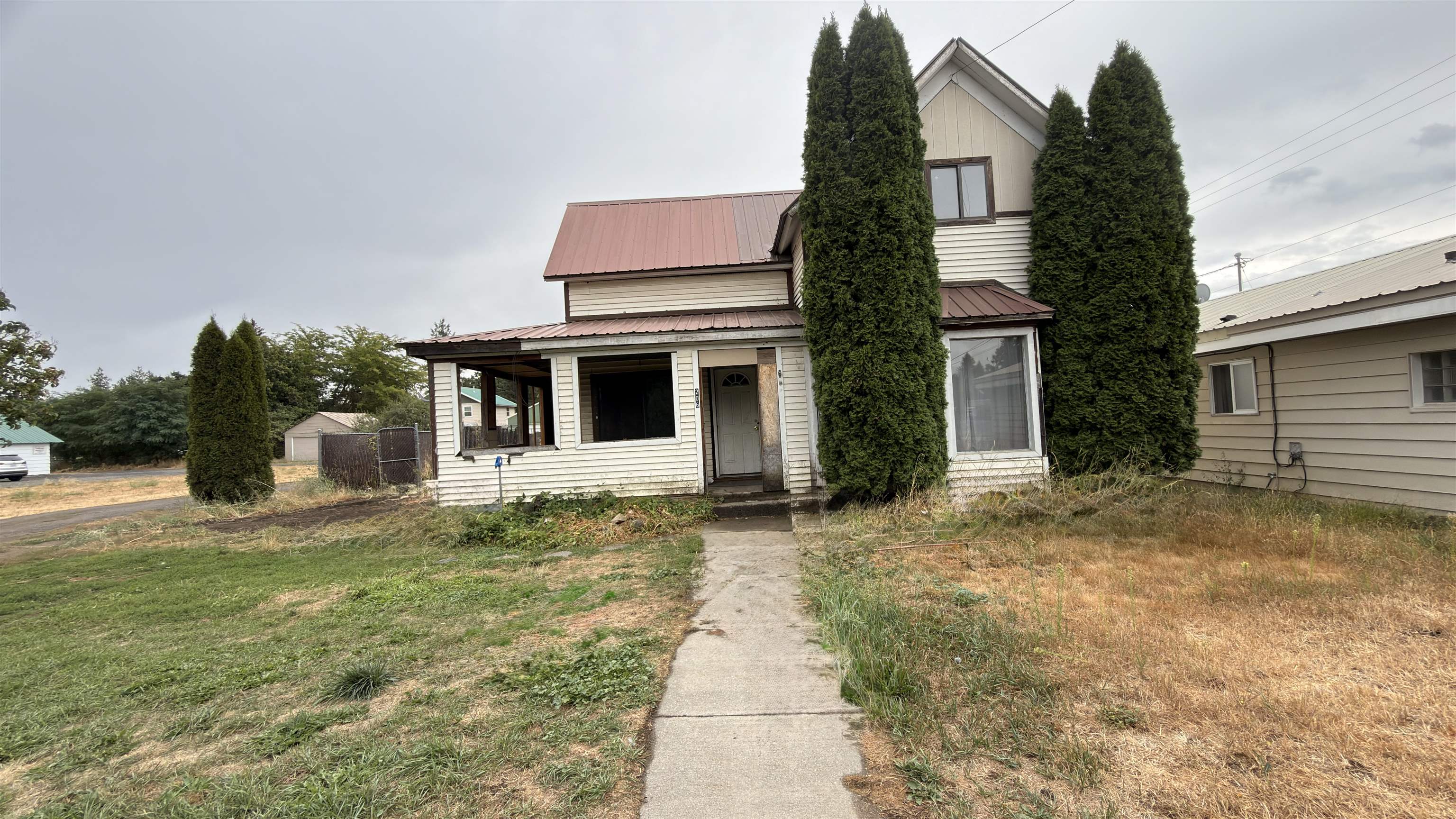 206 E Crawford St - Photo 1